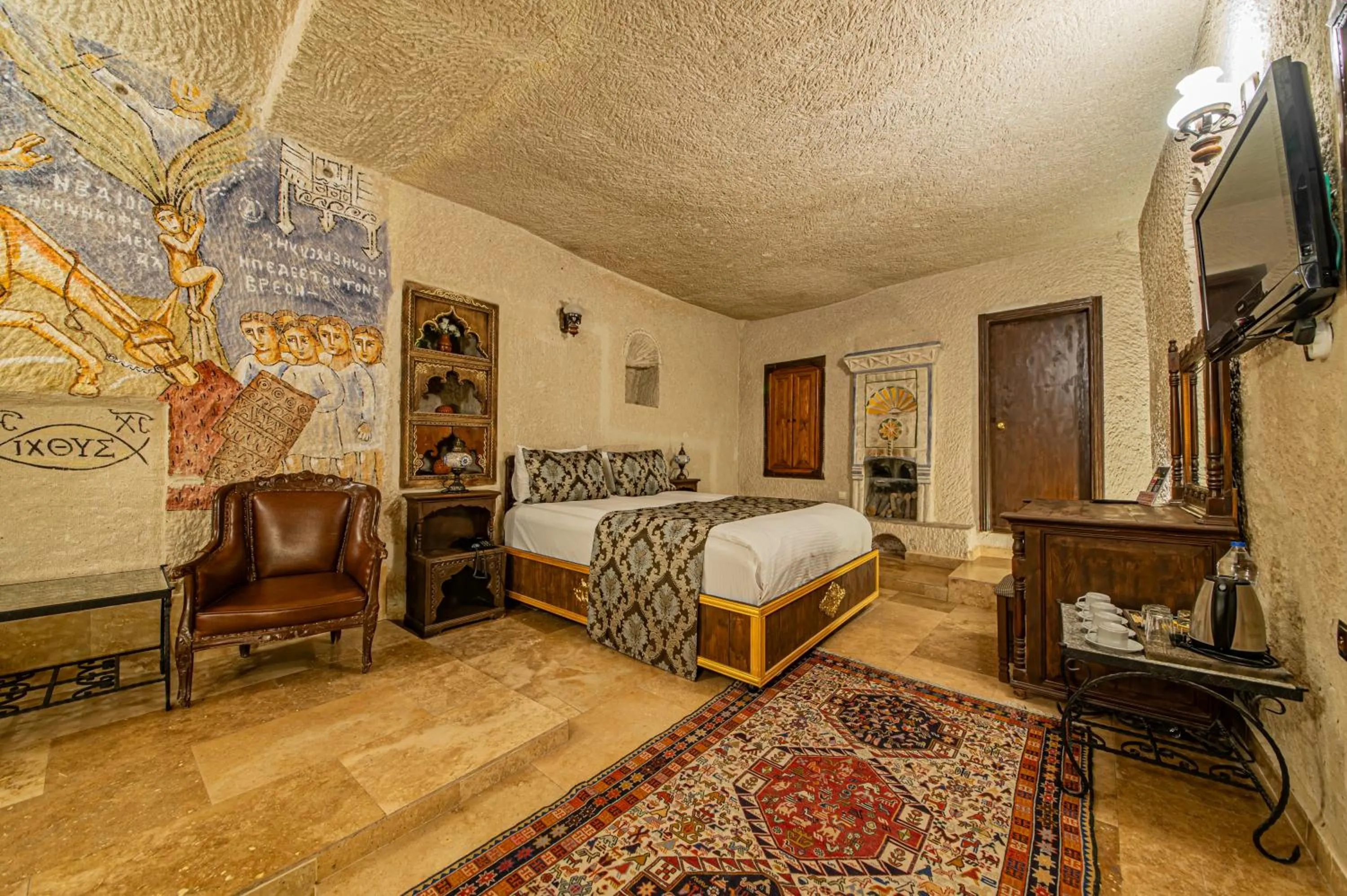 Photo of the whole room, Bed in Ascension Cave Suites - Special Class