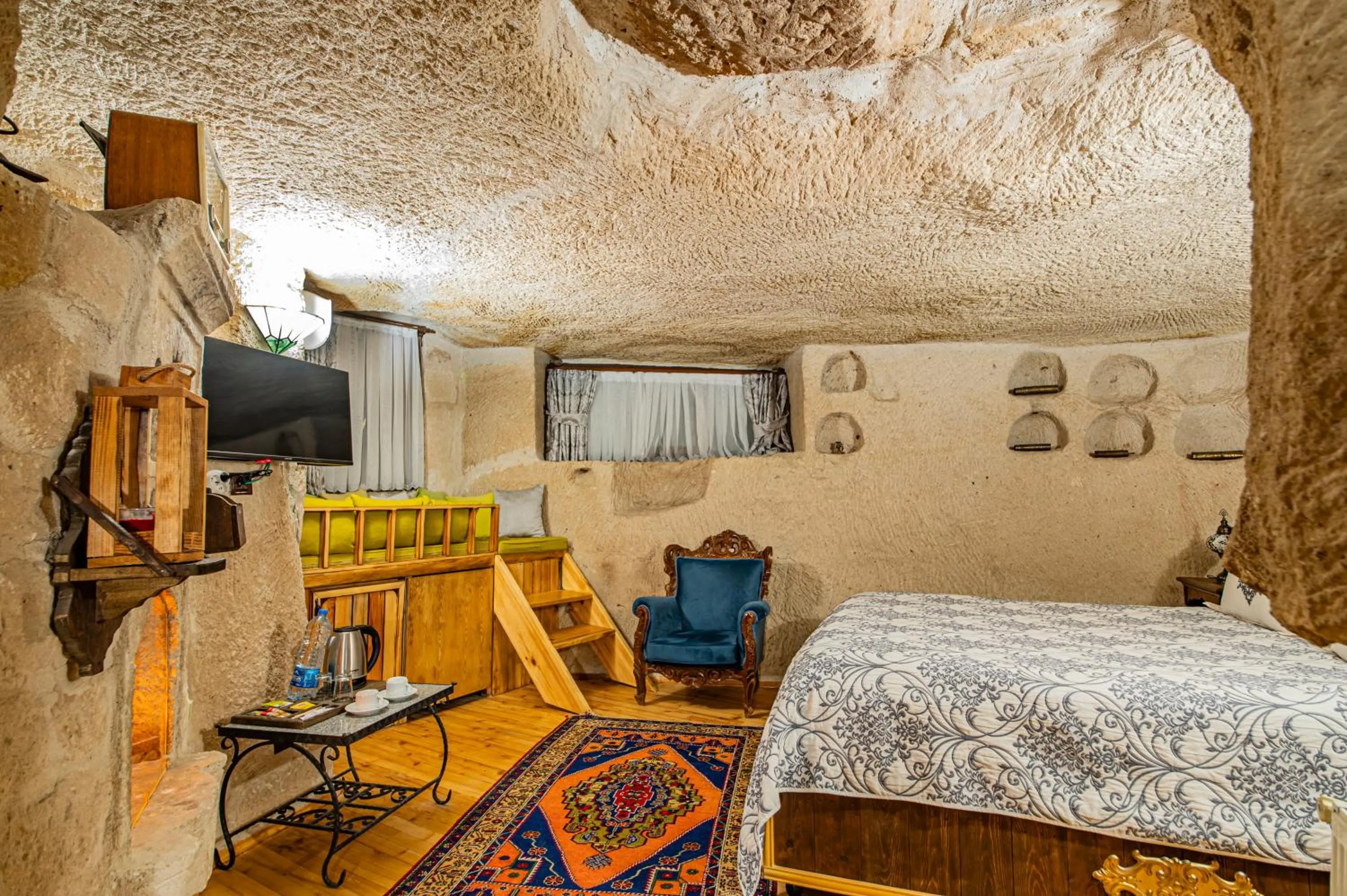 Photo of the whole room, Bed in Ascension Cave Suites - Special Class