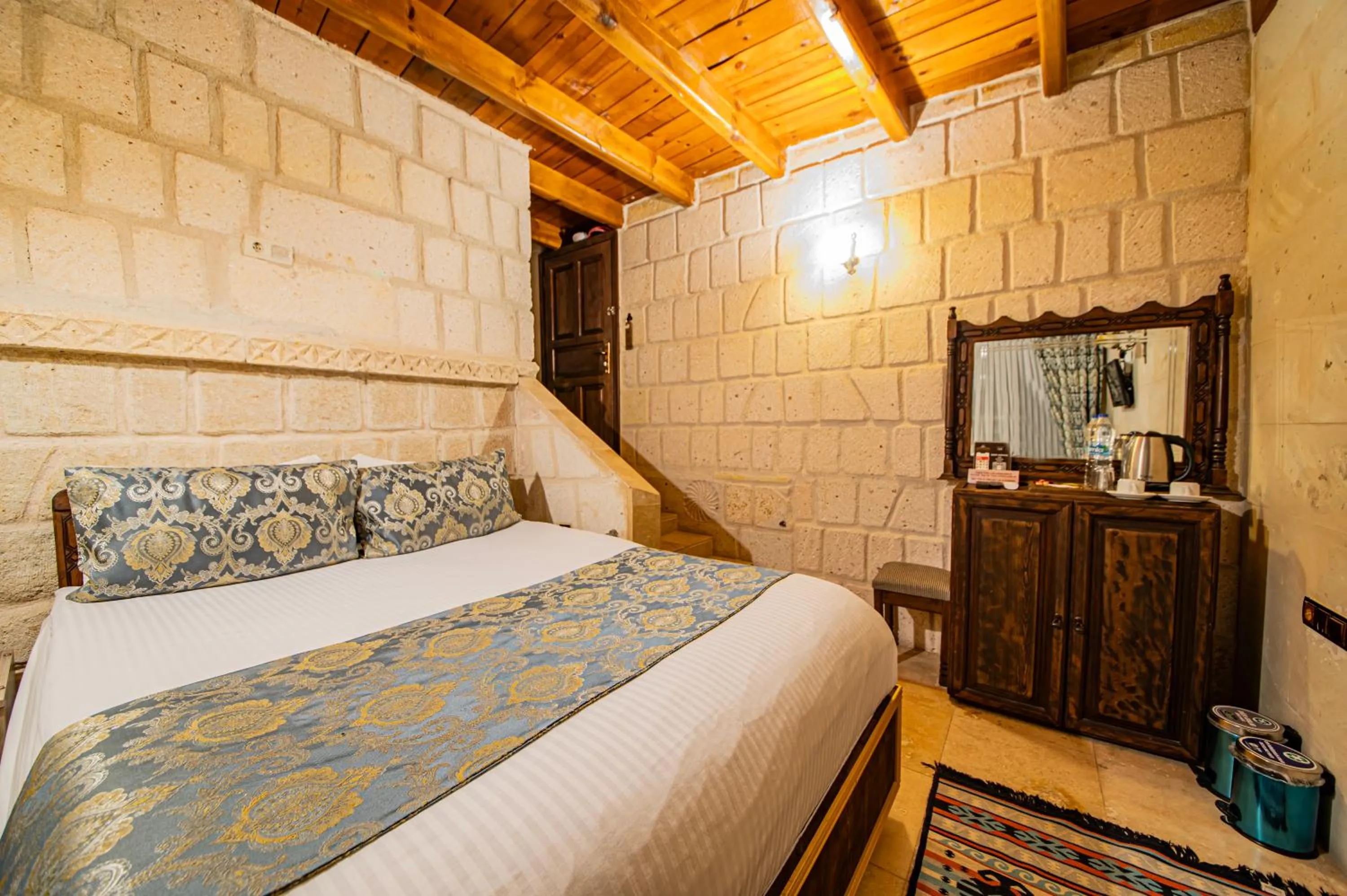 Photo of the whole room, Bed in Ascension Cave Suites - Special Class