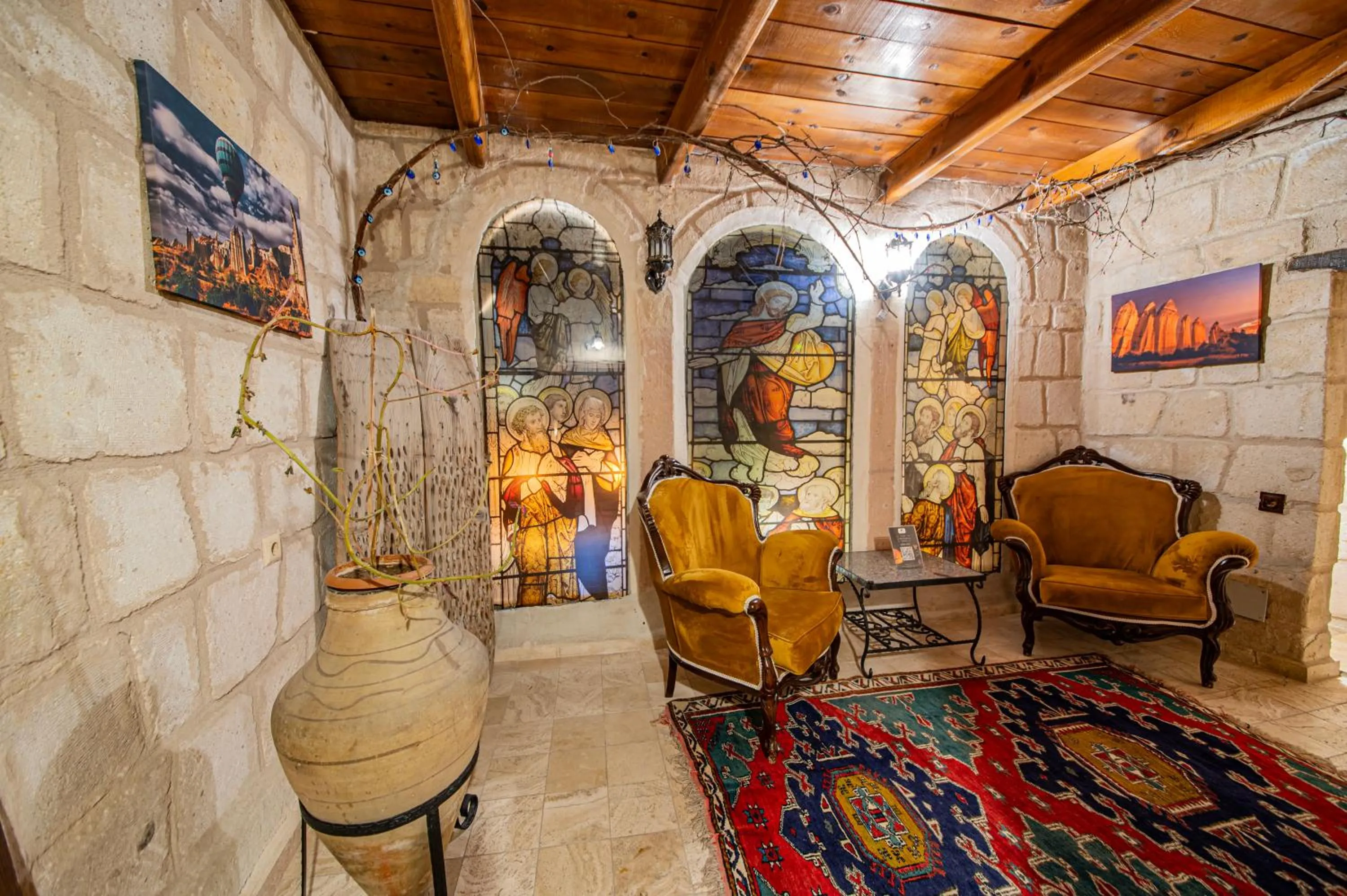 Seating area in Ascension Cave Suites - Special Class