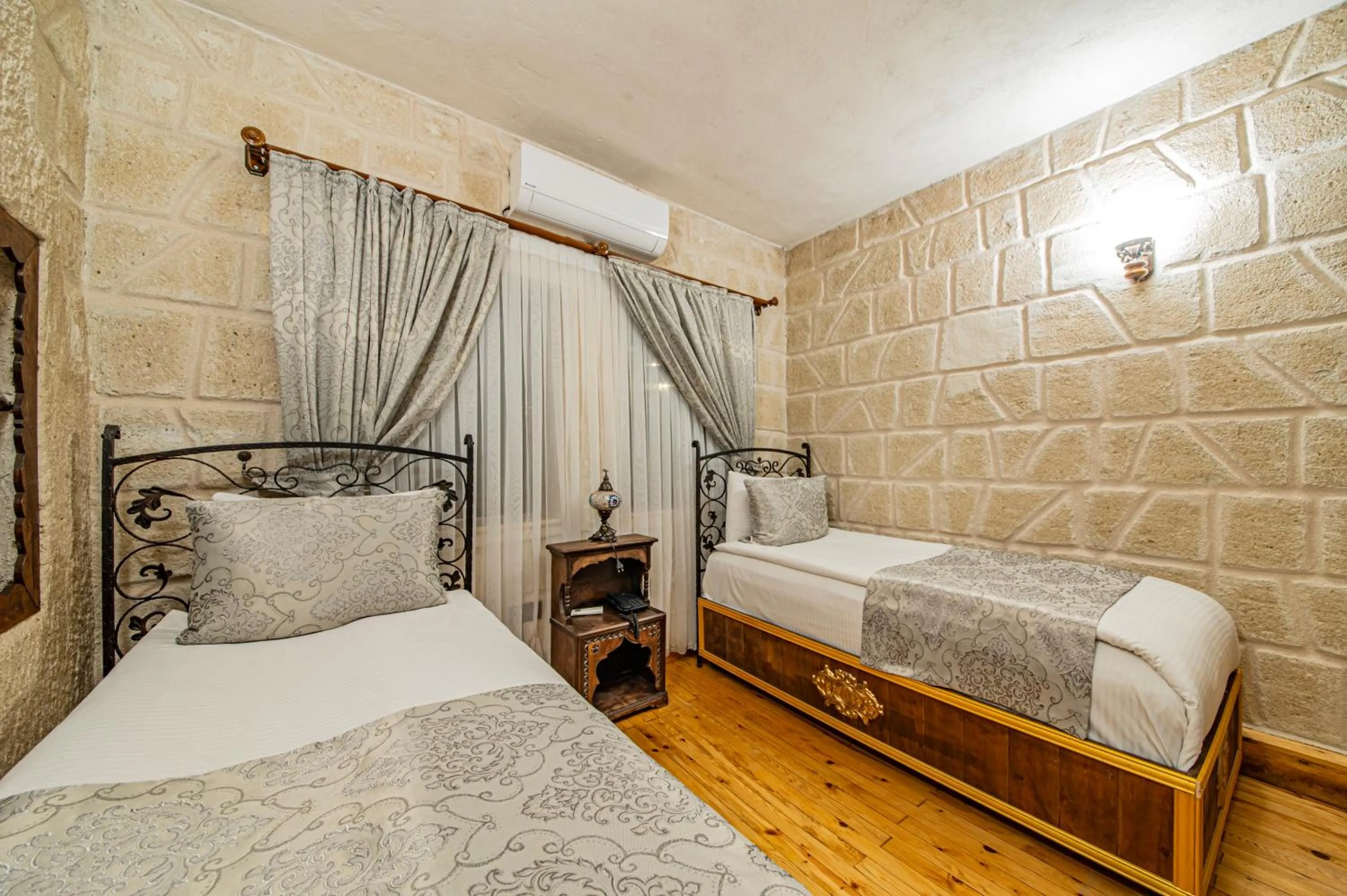 Photo of the whole room, Bed in Ascension Cave Suites - Special Class