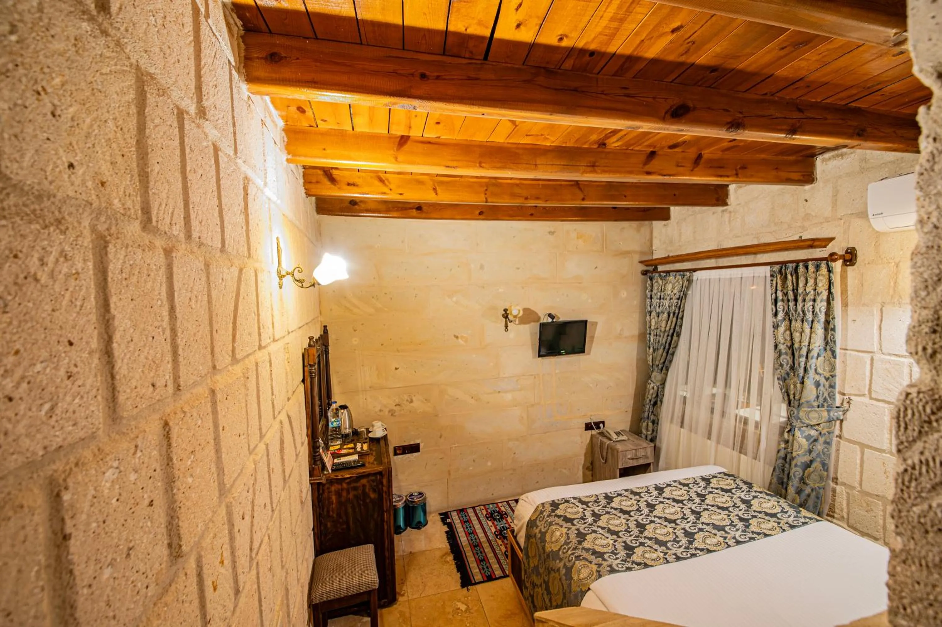 Photo of the whole room, Bed in Ascension Cave Suites - Special Class