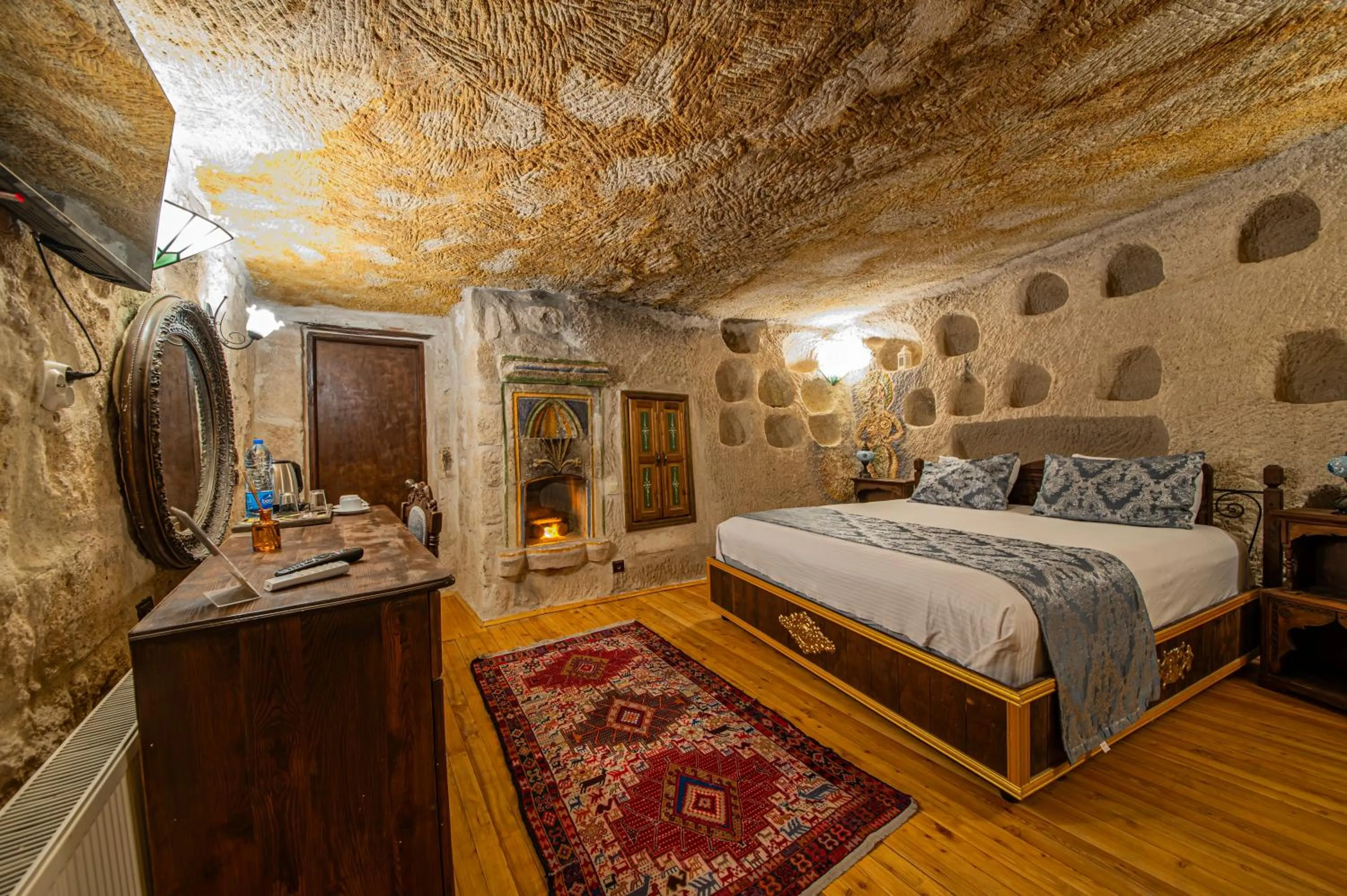 Photo of the whole room, Bed in Ascension Cave Suites - Special Class