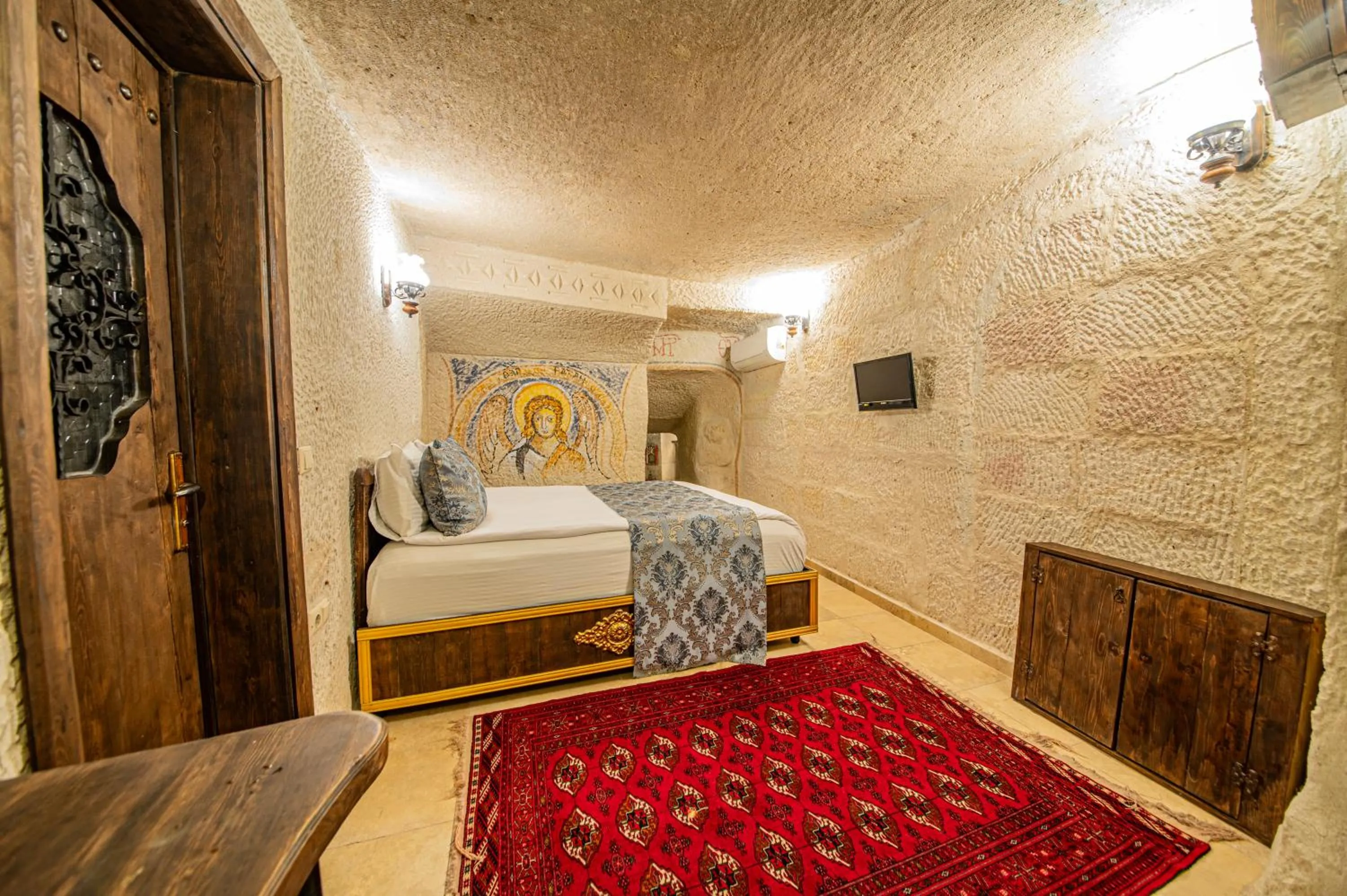 Photo of the whole room, Bed in Ascension Cave Suites - Special Class