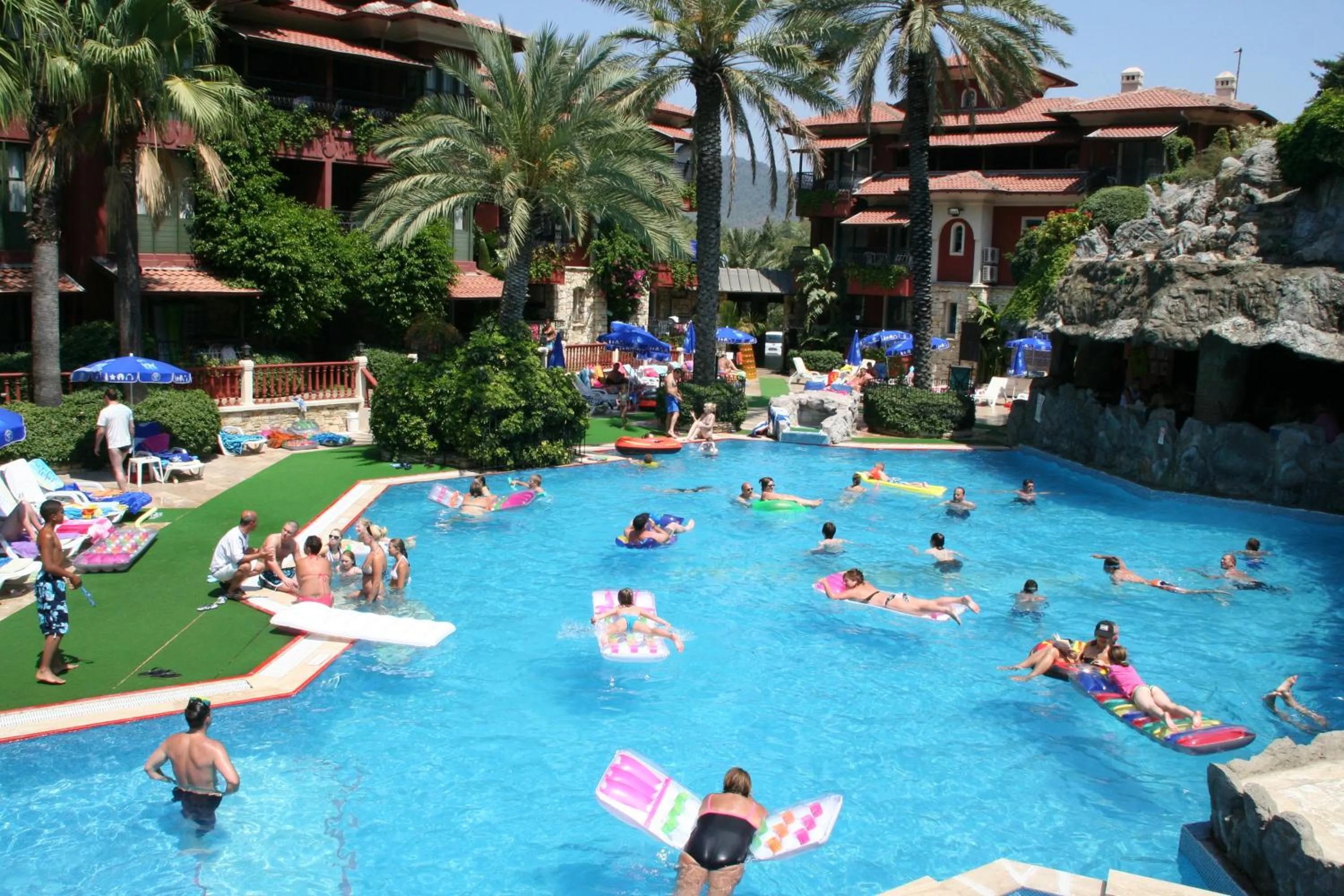Pool view in Grand Aquarium