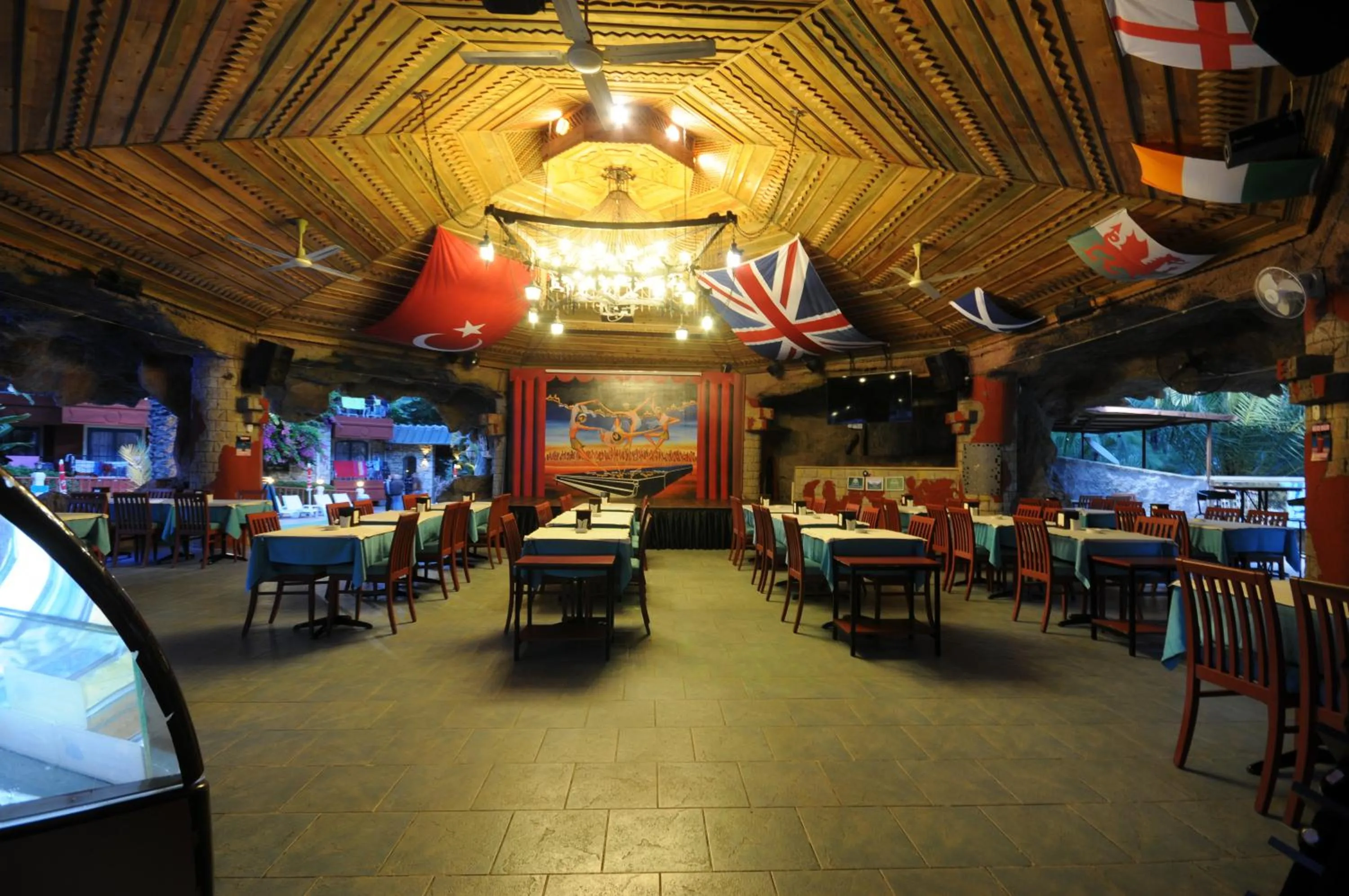 Restaurant/places to eat in Grand Aquarium