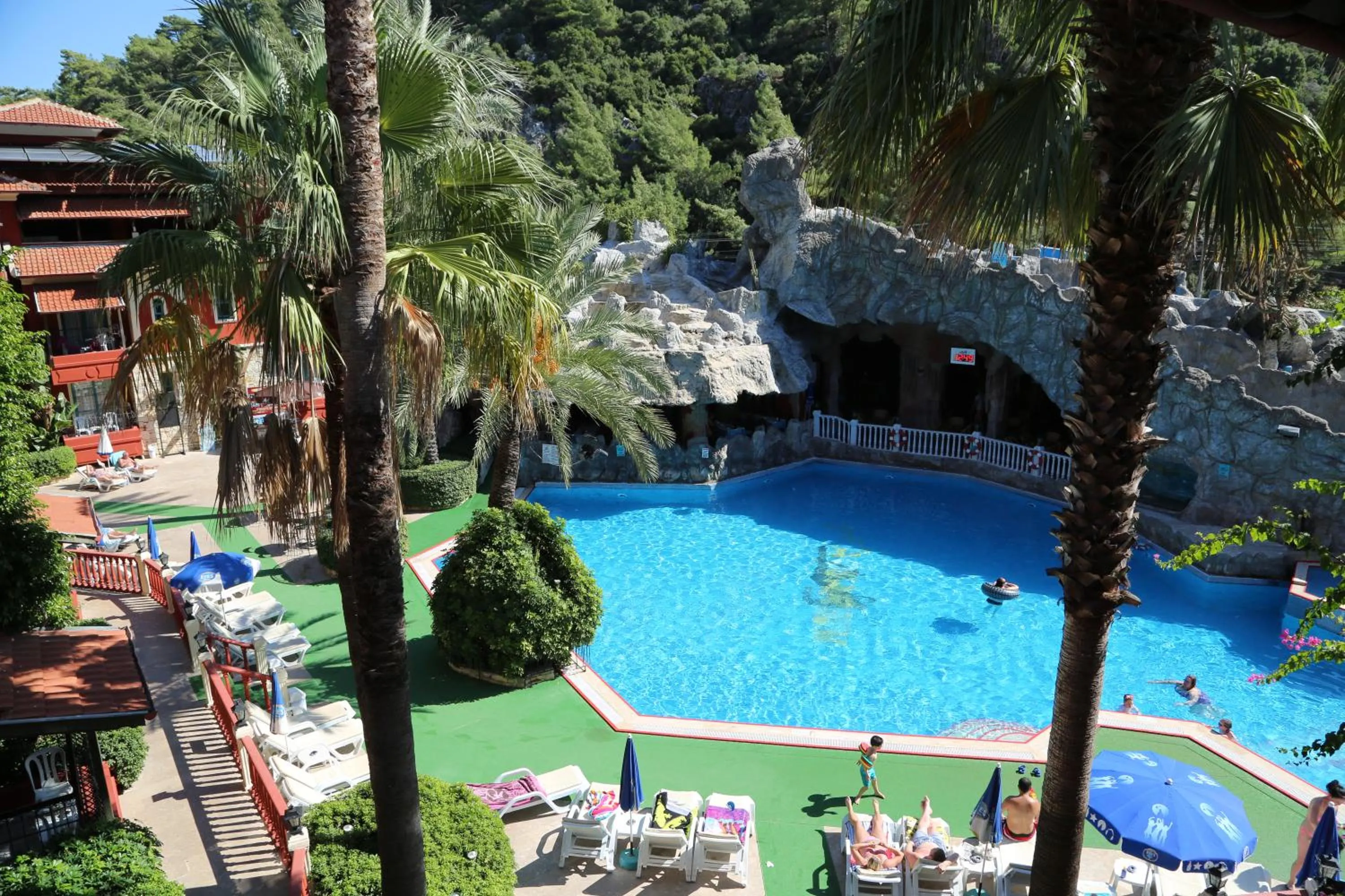 Day in Grand Aquarium