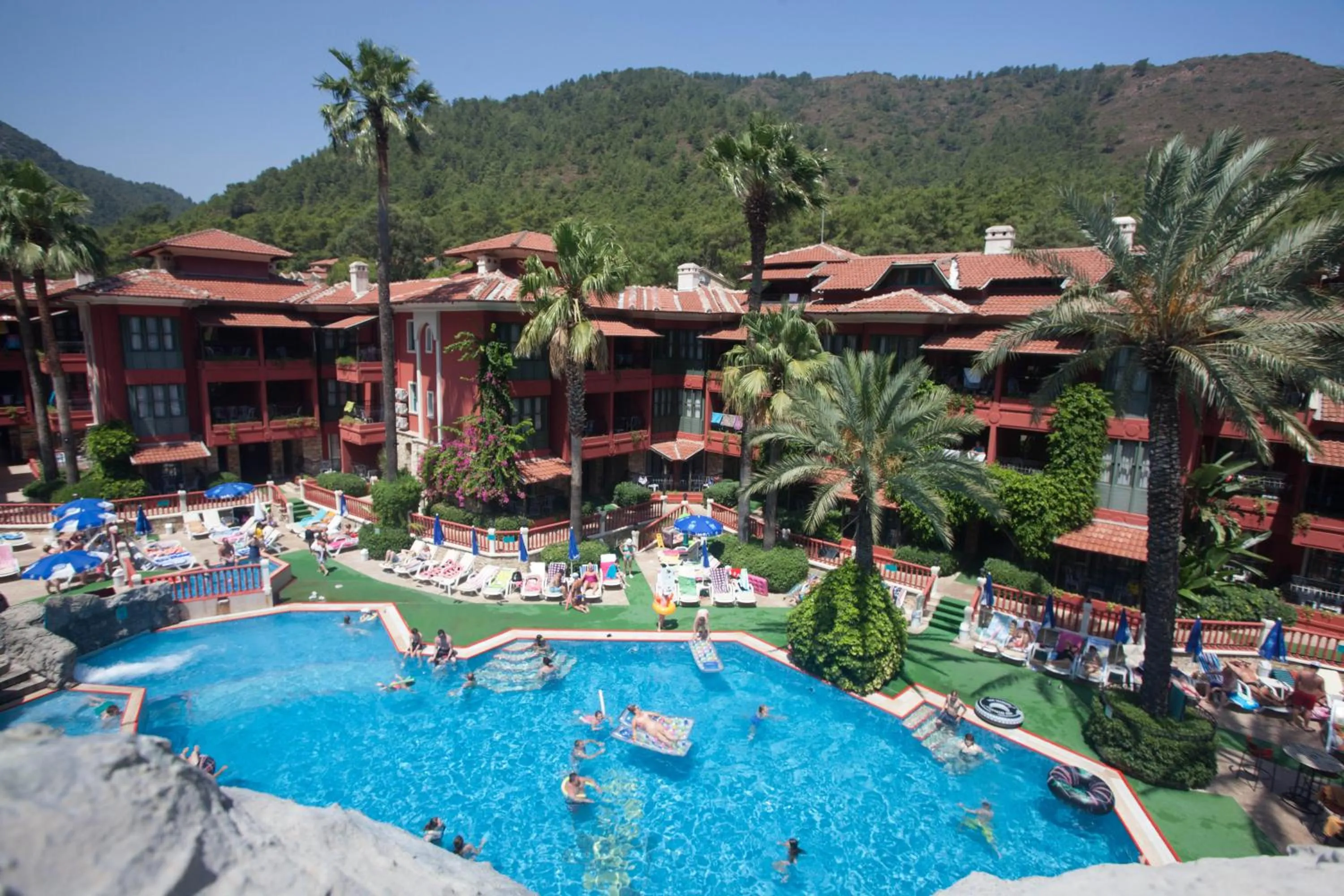 Day in Grand Aquarium