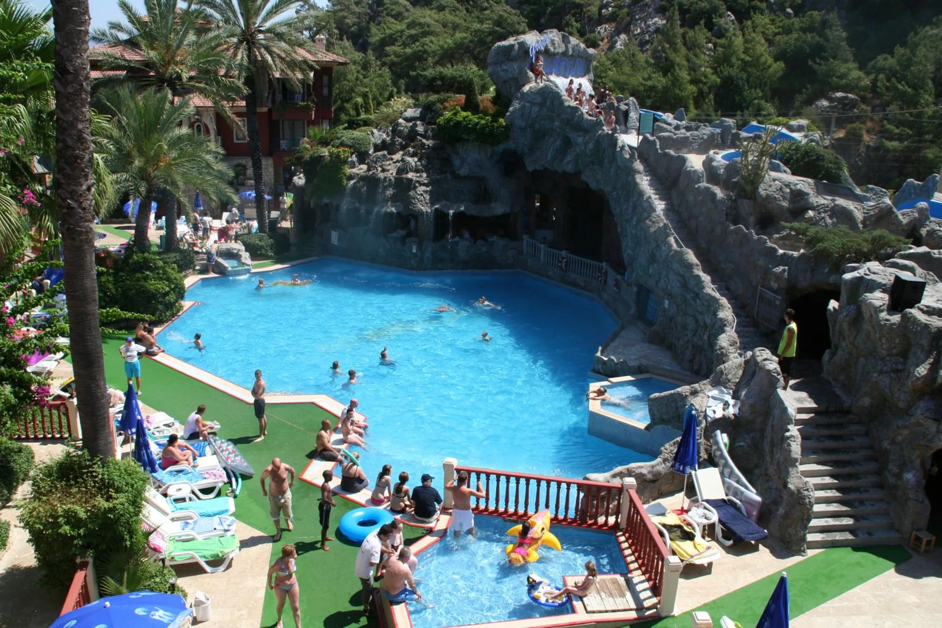 Mountain view in Grand Aquarium