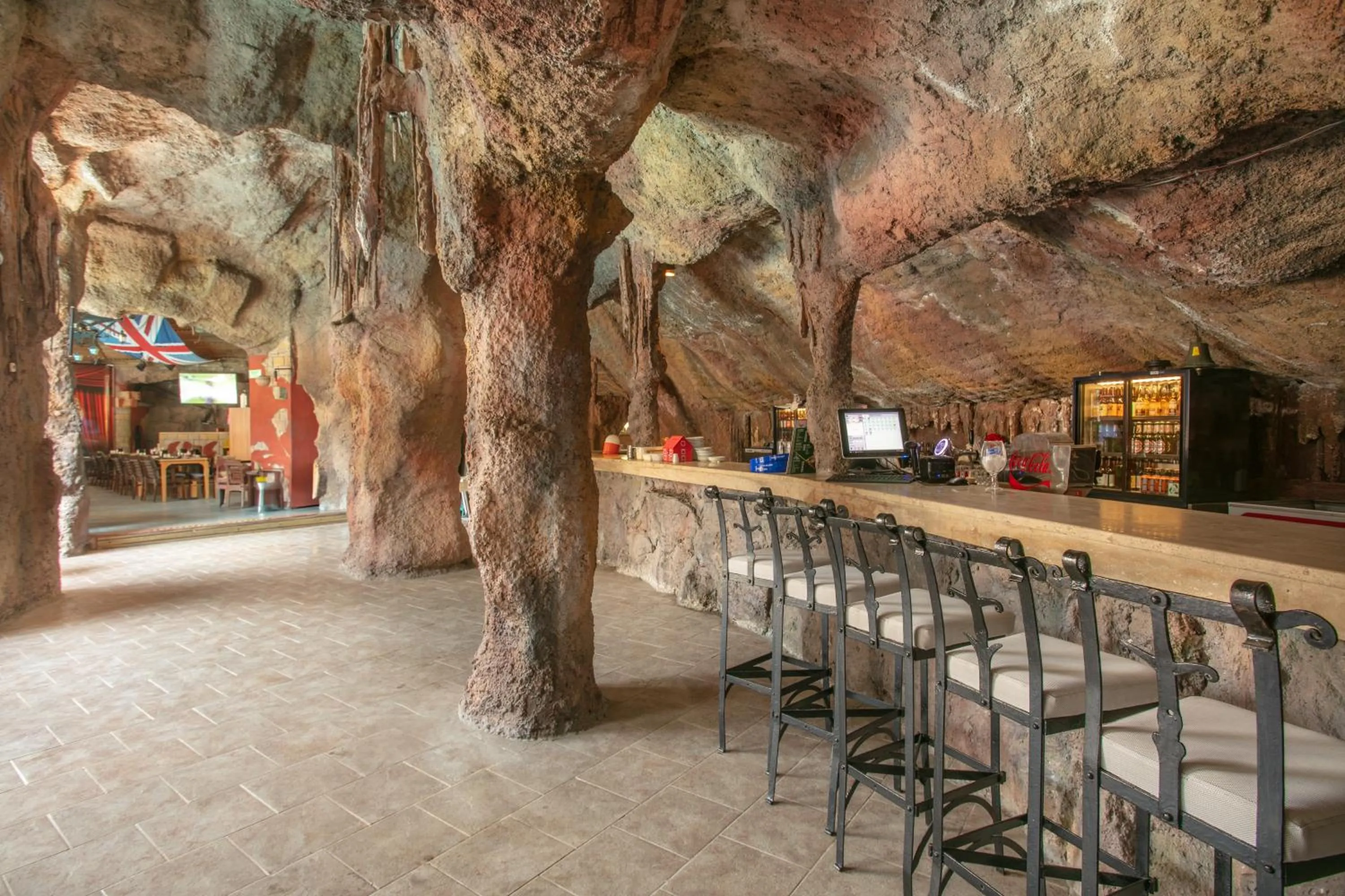 Restaurant/places to eat in Grand Aquarium