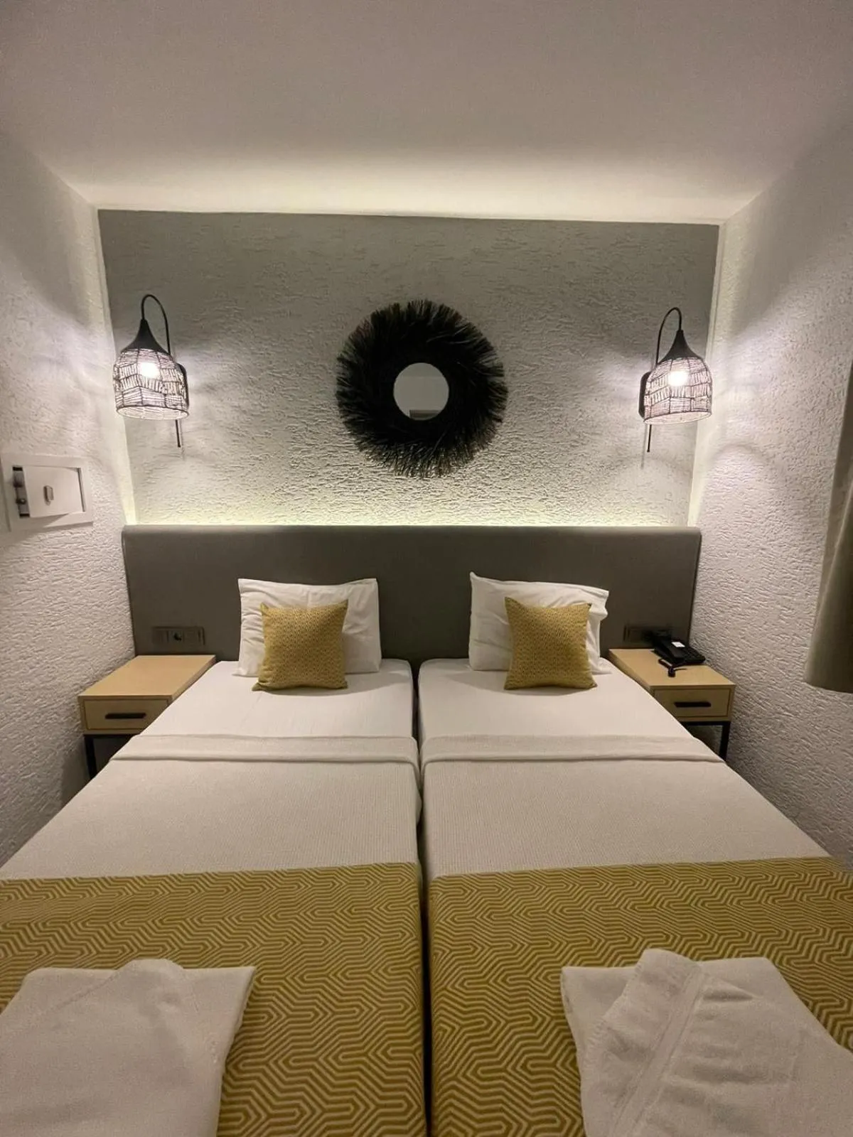 Bedroom, Bed in Grand Aquarium