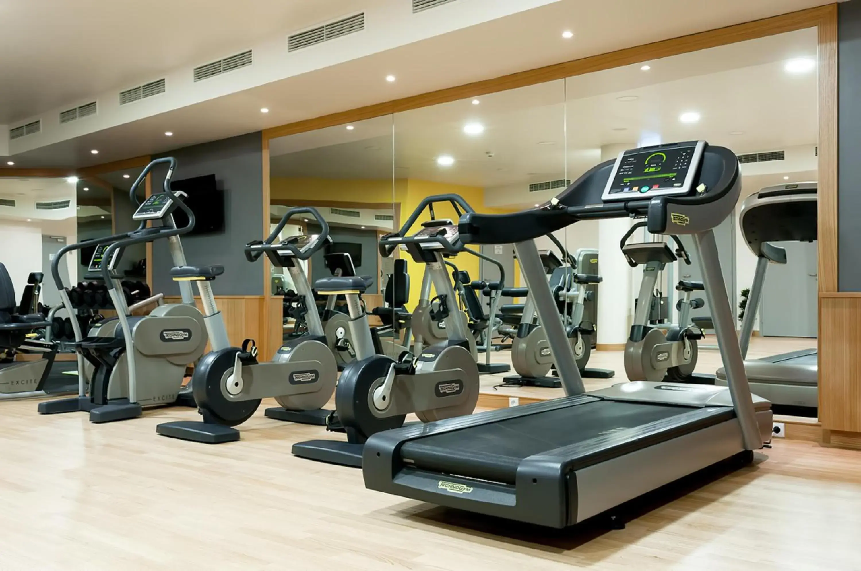 Fitness centre/facilities in Radisson Blu Hotel Krakow Fitness centre/facilities in Radisson Blu Hotel Krakow