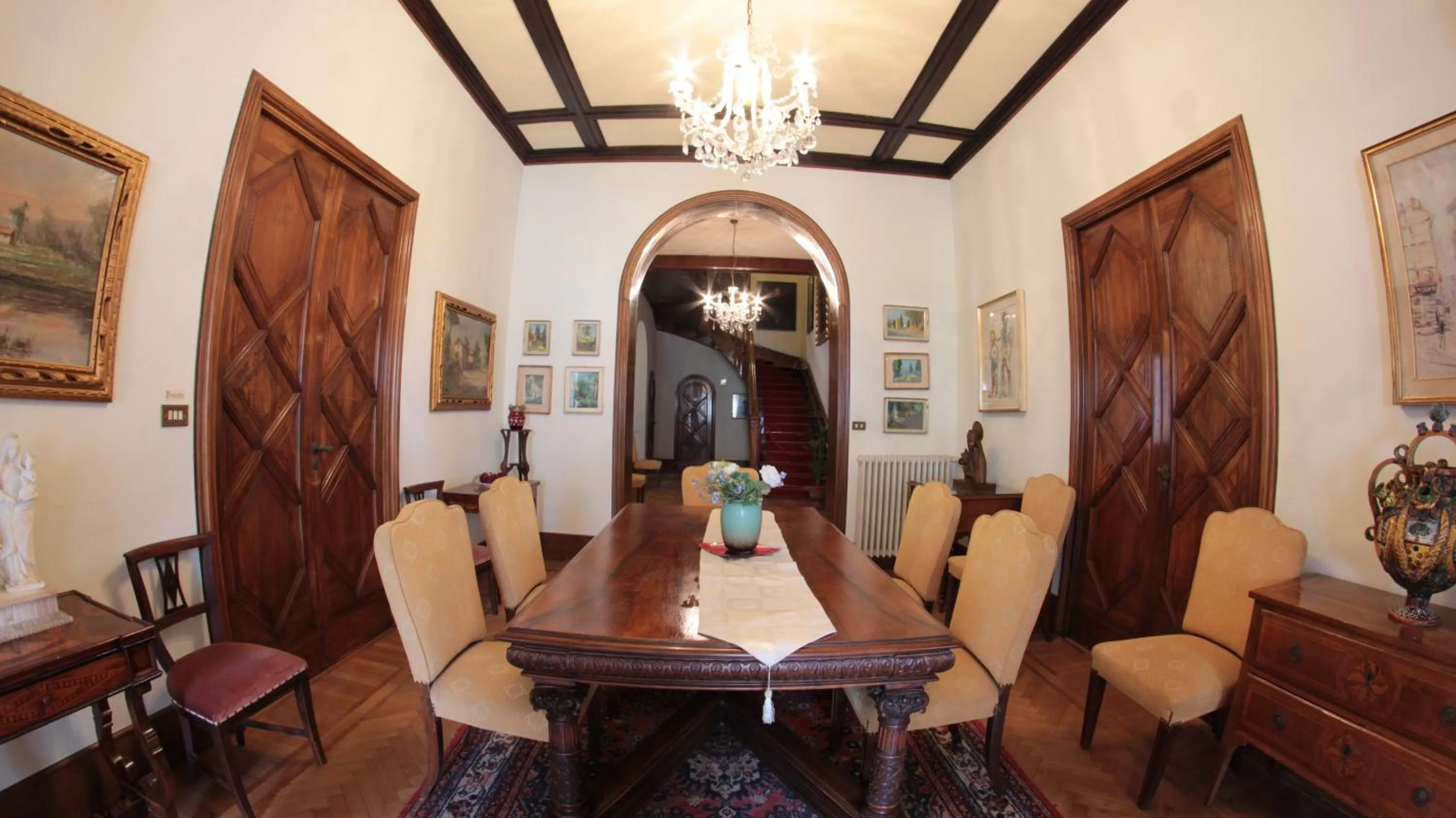 Communal lounge/ TV room in Hotel Villa Maria