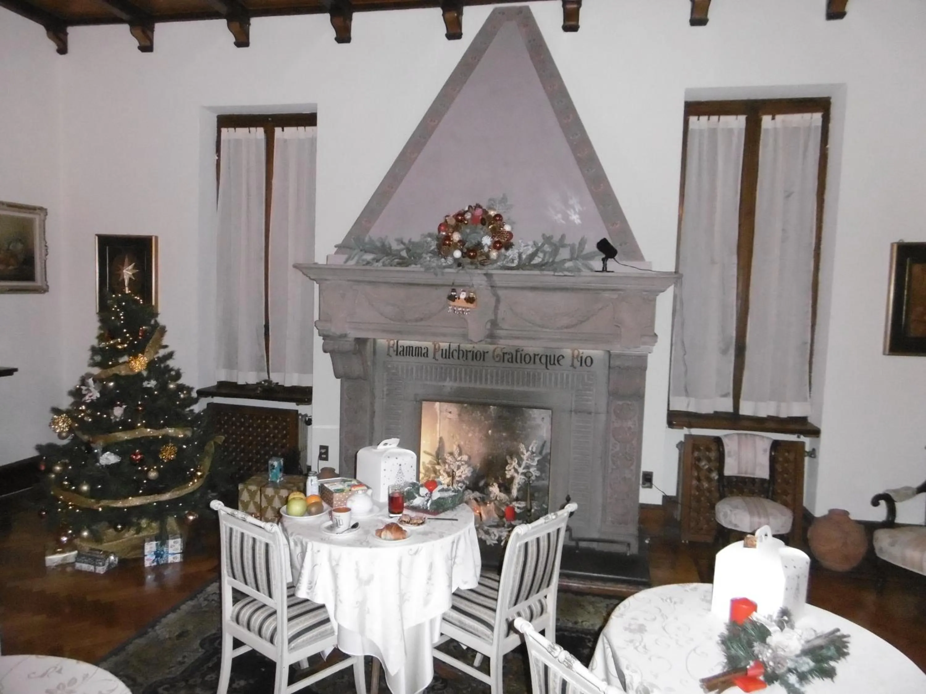 Communal lounge/ TV room in Hotel Villa Maria