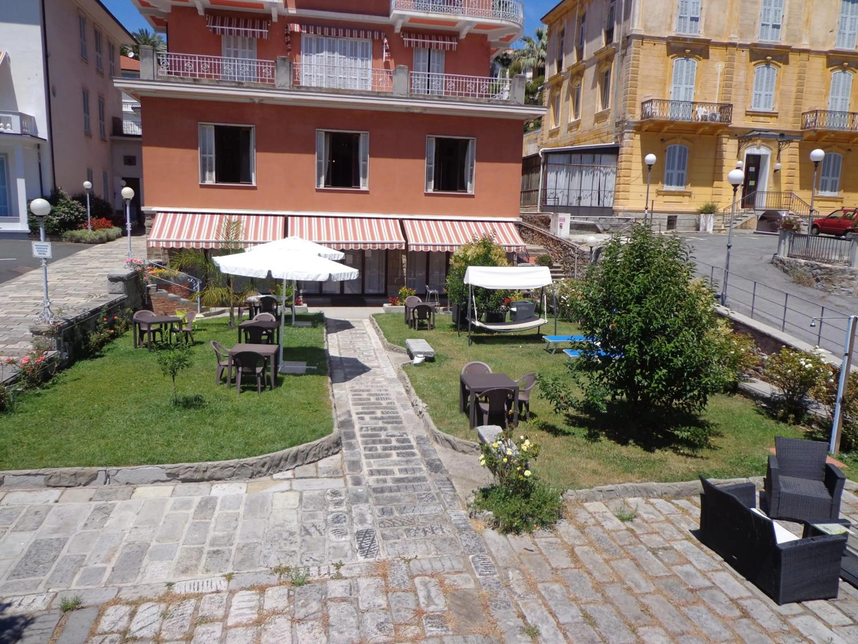 Facade/entrance in Hotel Villa Maria