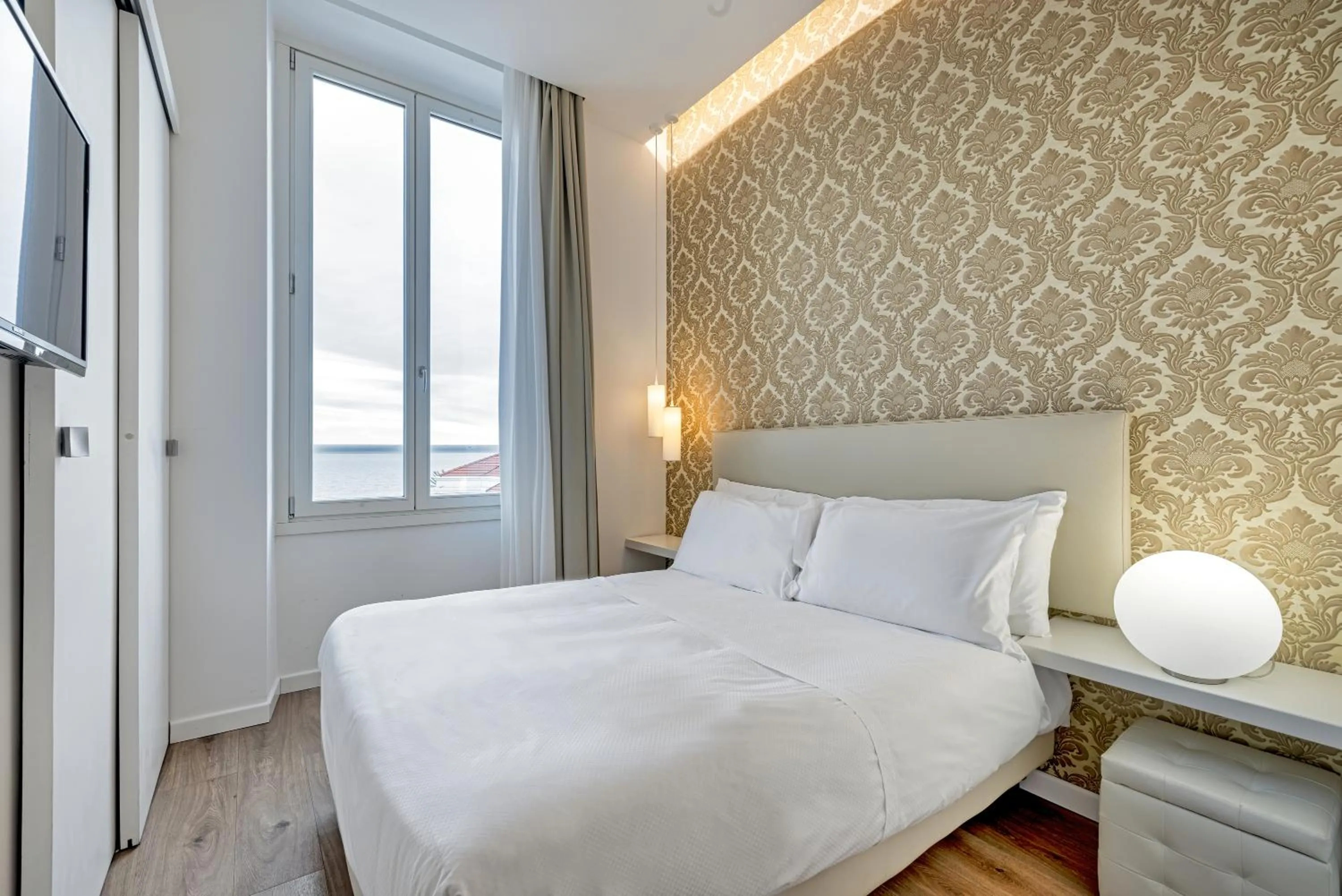 Bed in Sanremo Luxury Suites