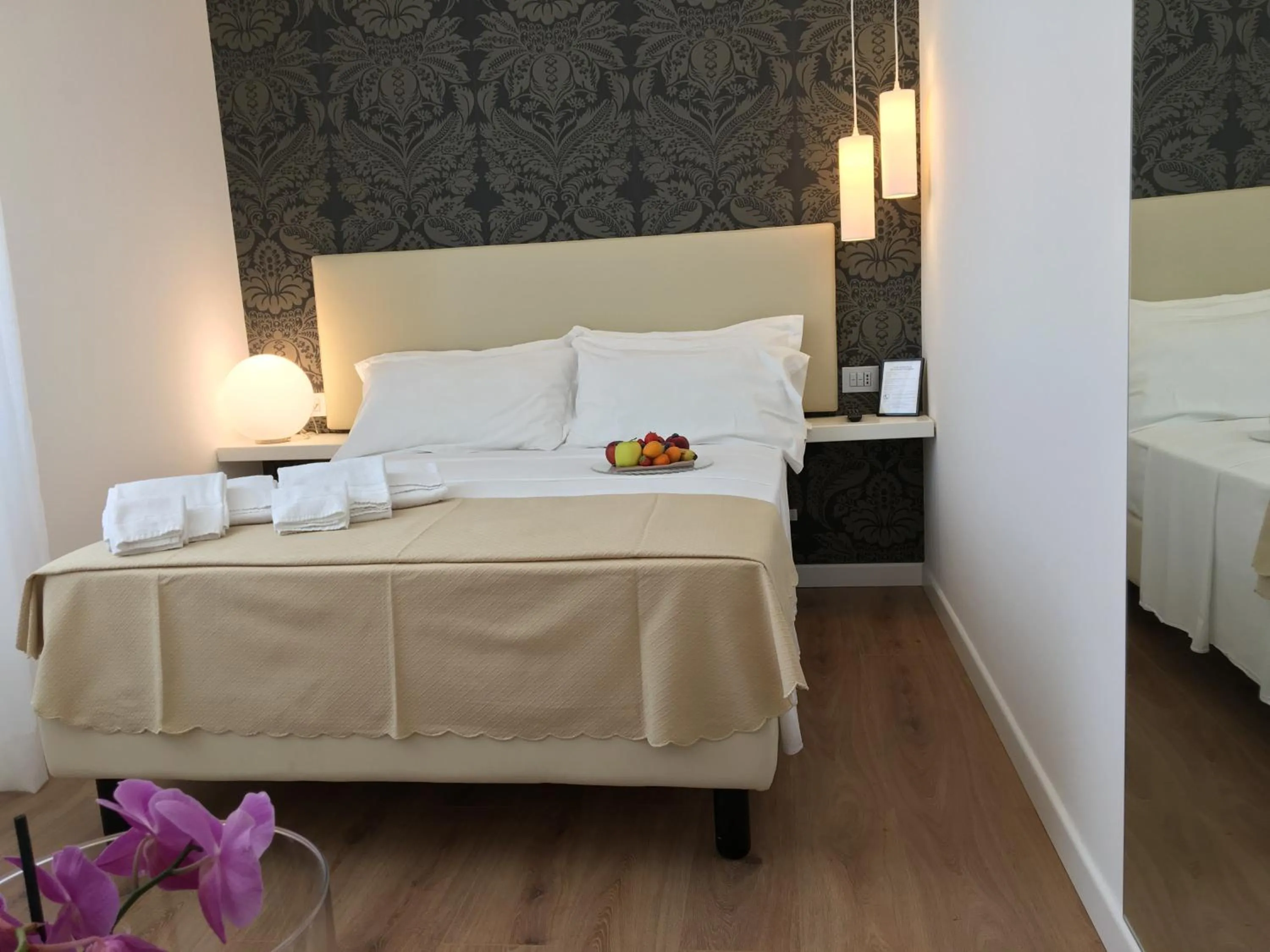 Queen Room in Sanremo Luxury Suites