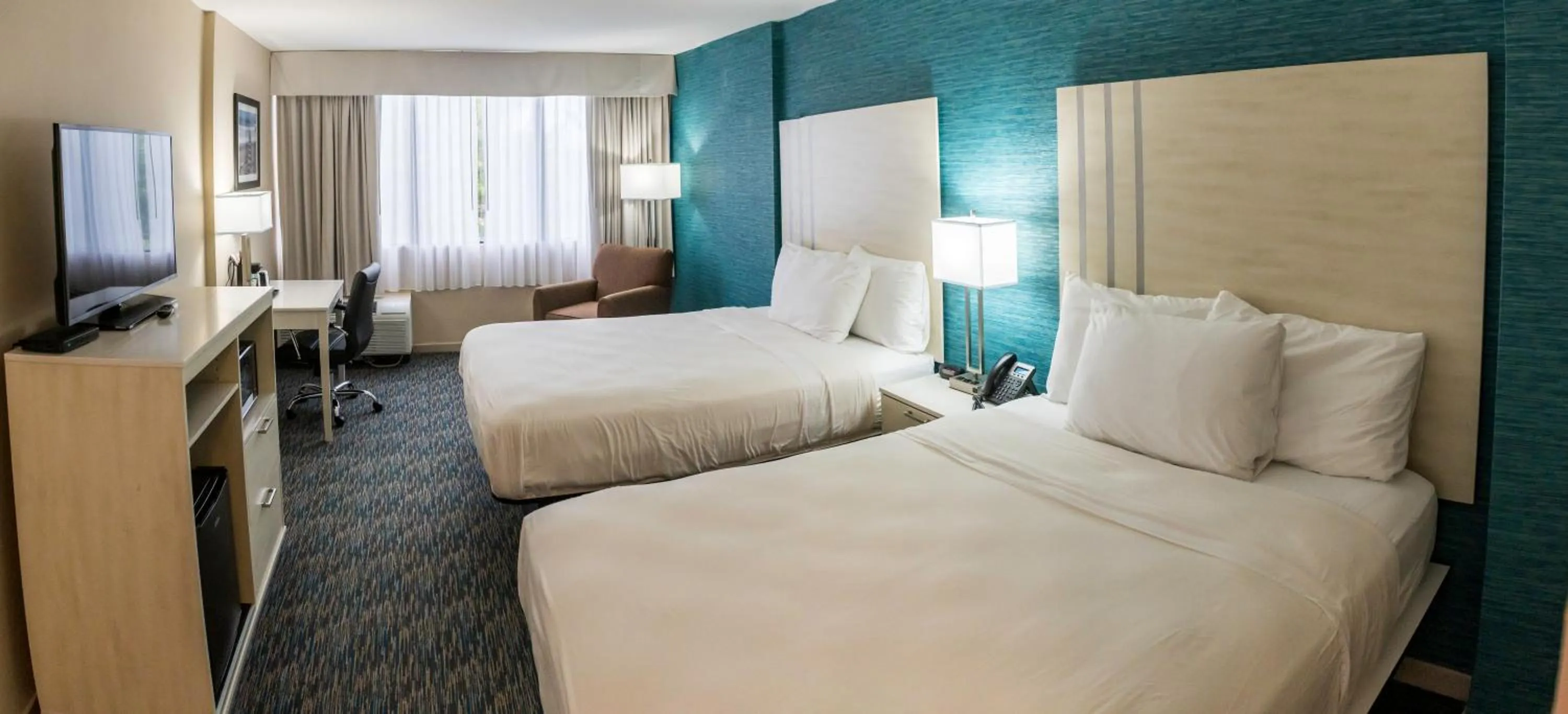 Bed in Illinois Beach Hotel