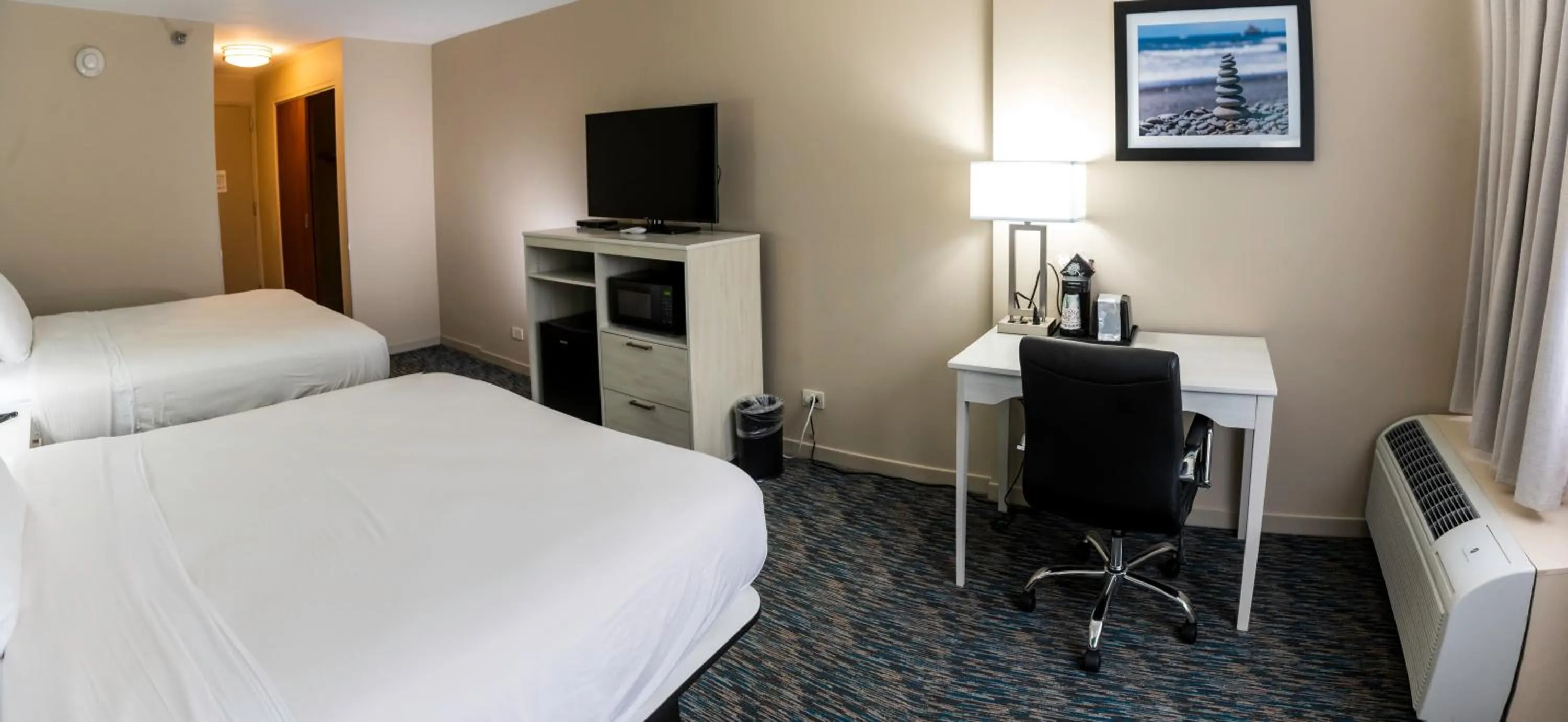 Bed in Illinois Beach Hotel