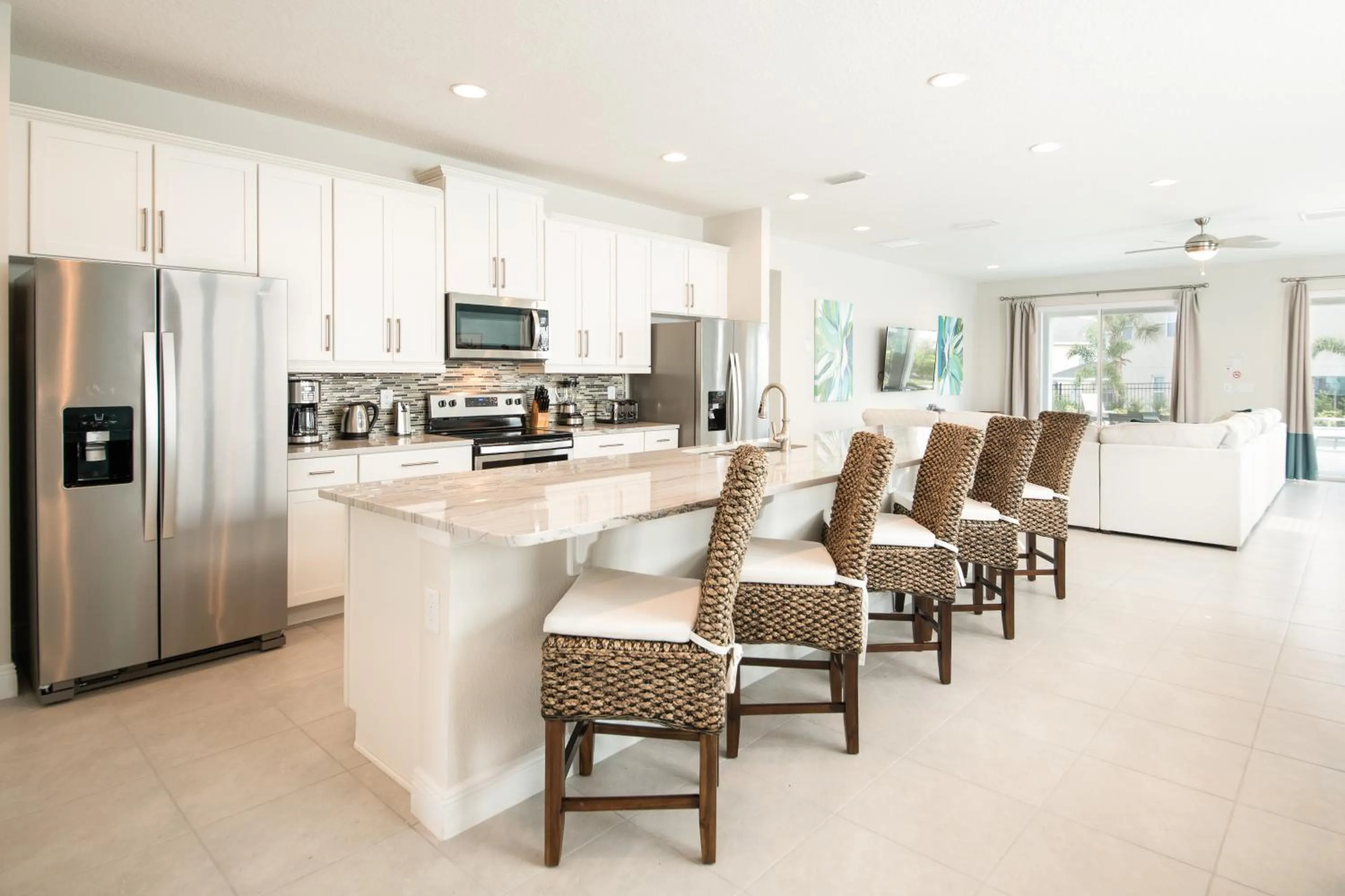 Coffee/tea facilities in Encore Resort and Water Park at Reunion by Rentyl