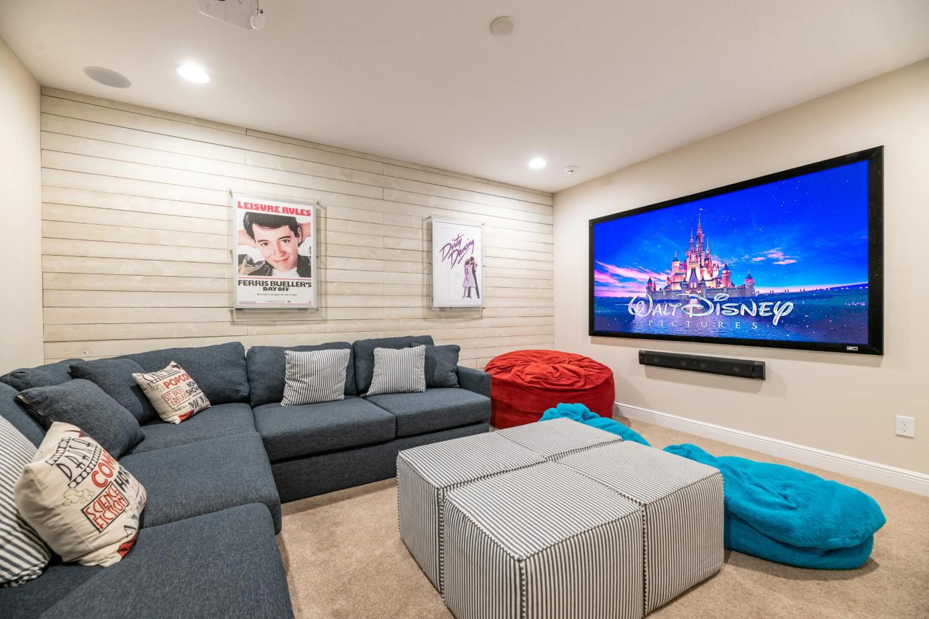 Communal lounge/ TV room in Encore Resort and Water Park at Reunion by Rentyl