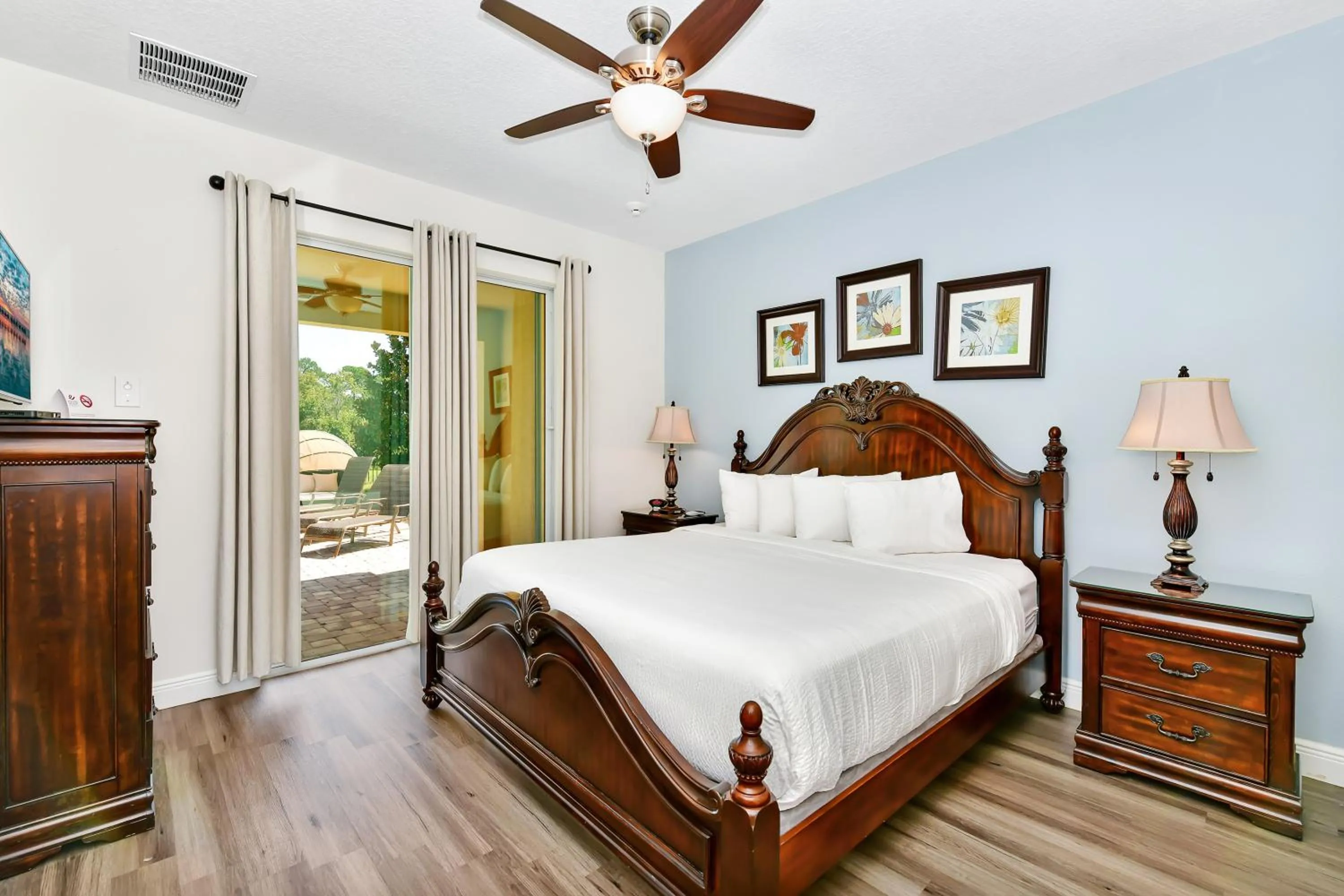 Bed in Encore Resort and Water Park at Reunion by Rentyl