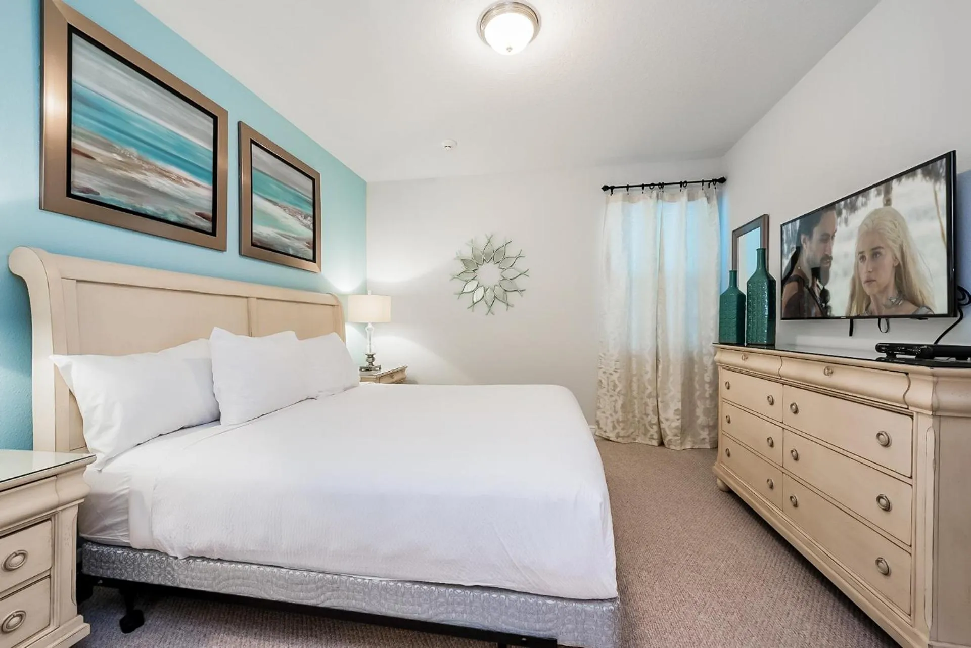 Bed in Encore Resort and Water Park at Reunion by Rentyl