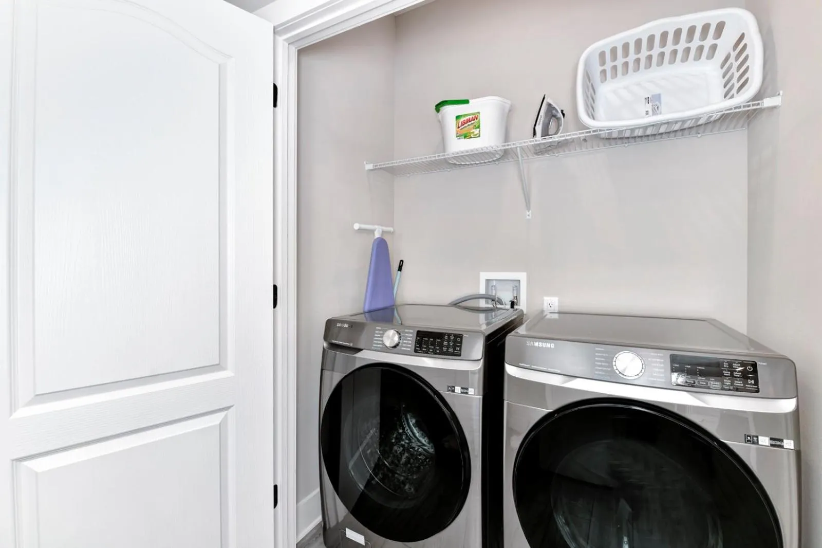 laundry in Encore Resort and Water Park at Reunion by Rentyl