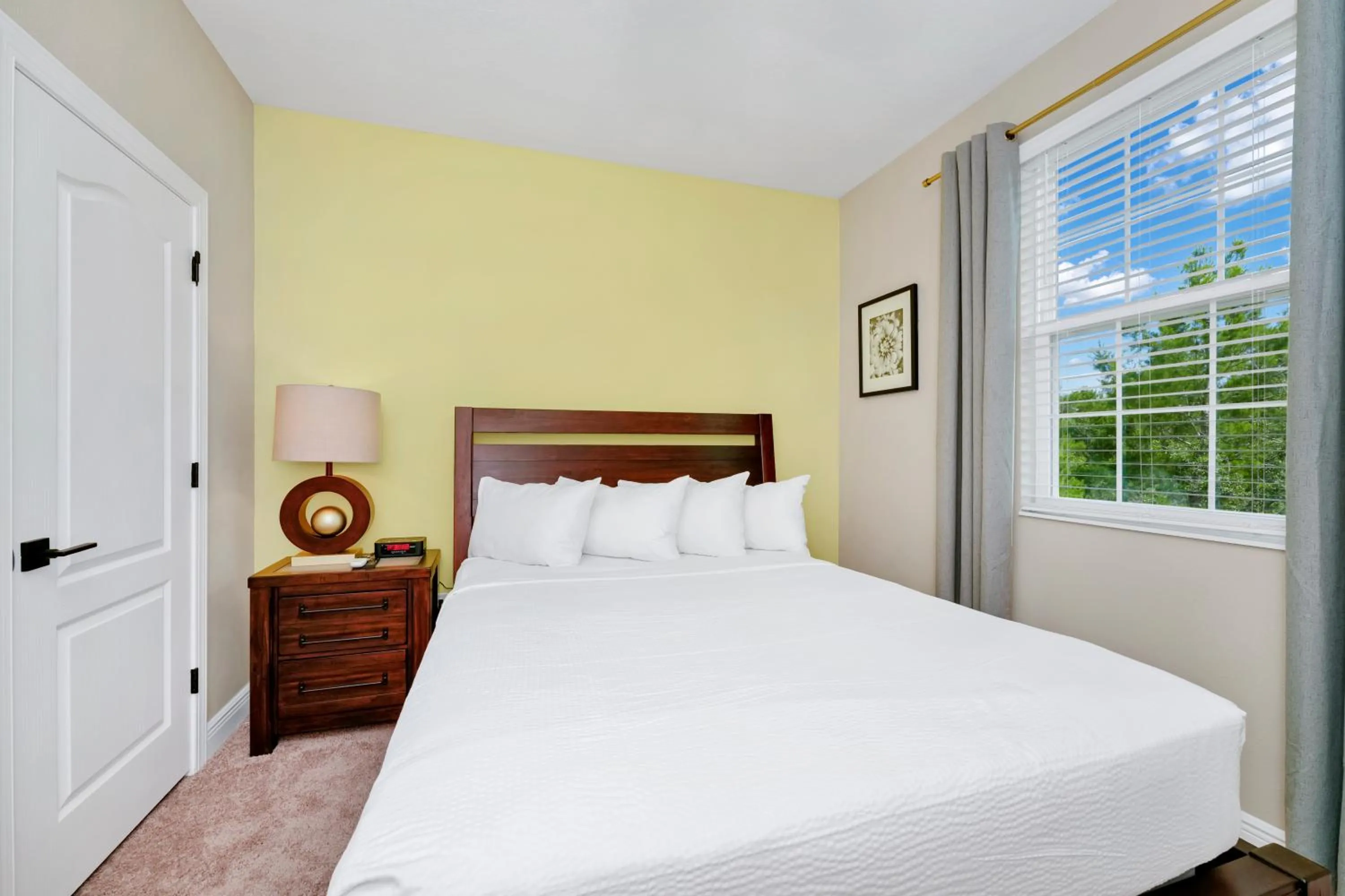 Bed in Encore Resort and Water Park at Reunion by Rentyl