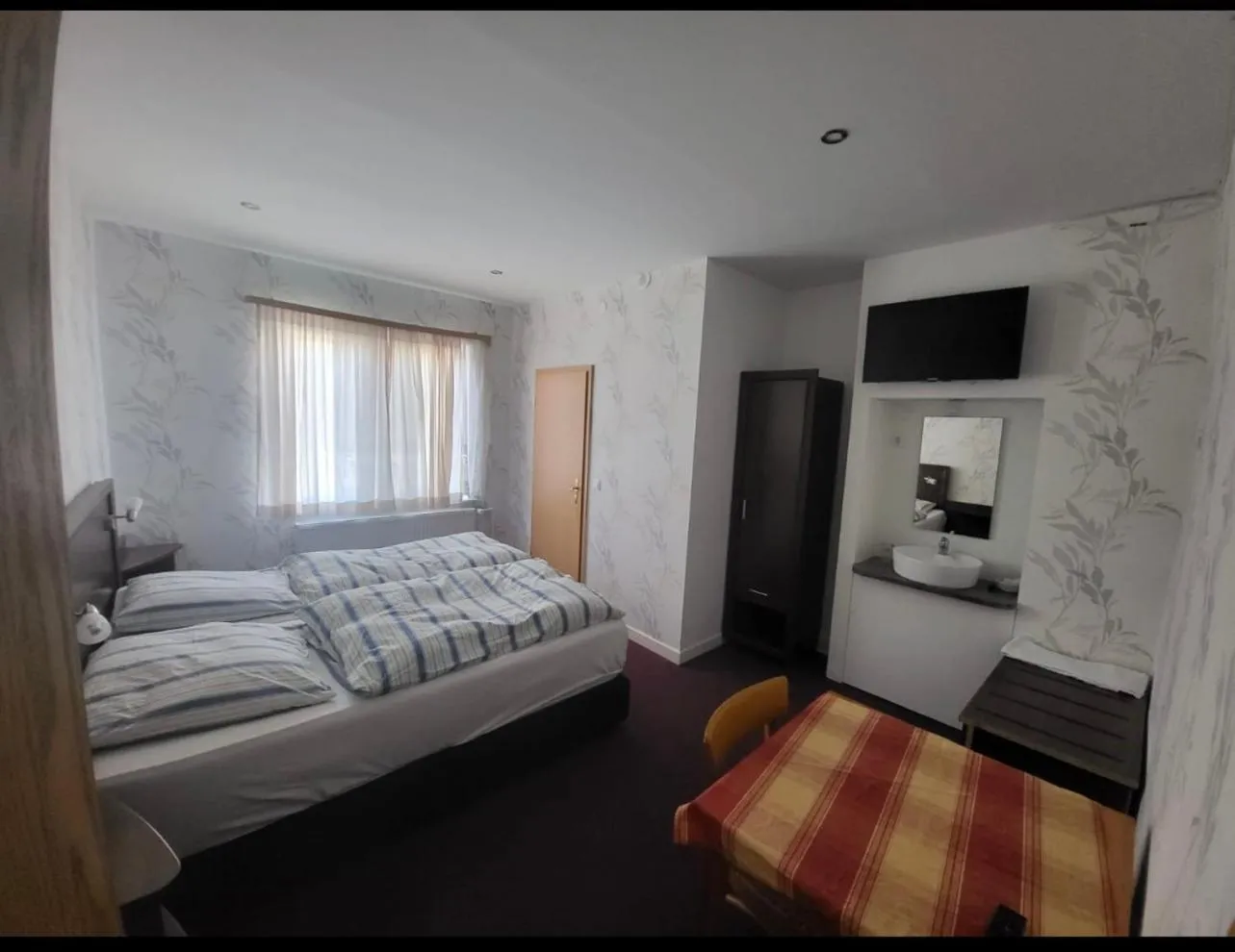 Bed in Hotel Zum Ritter