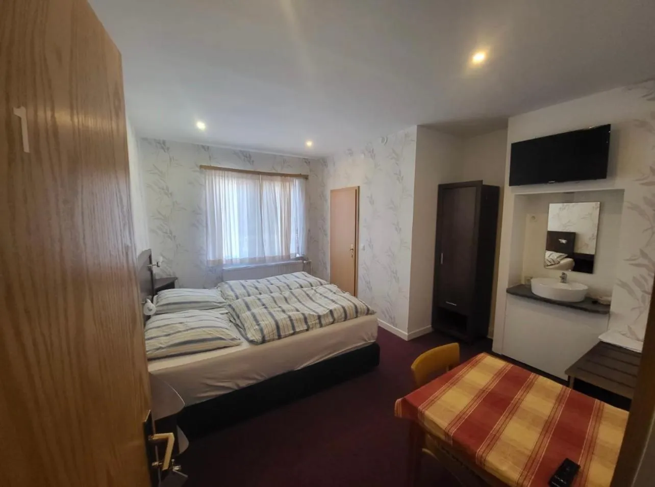 Bed in Hotel Zum Ritter