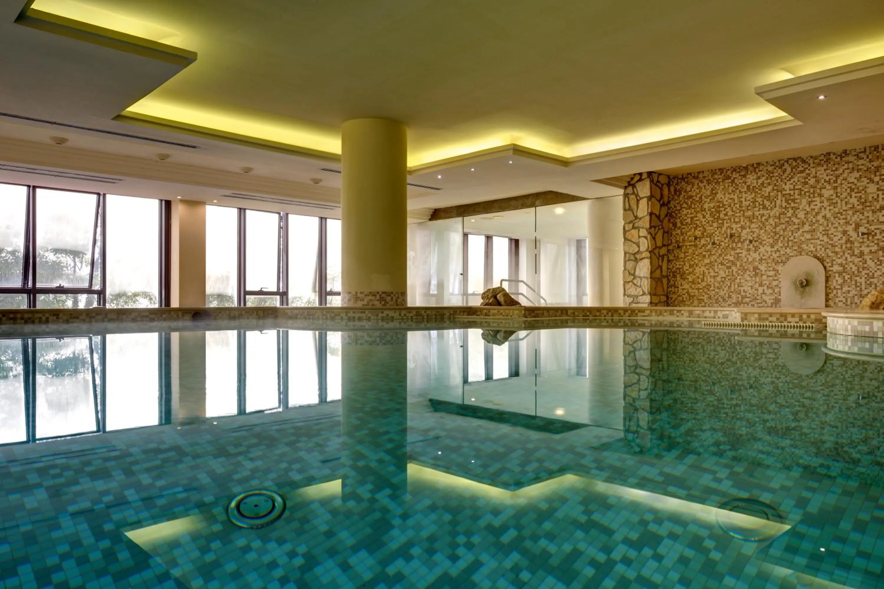 Swimming pool in Mercure Petriolo Siena Terme Spa Hotel