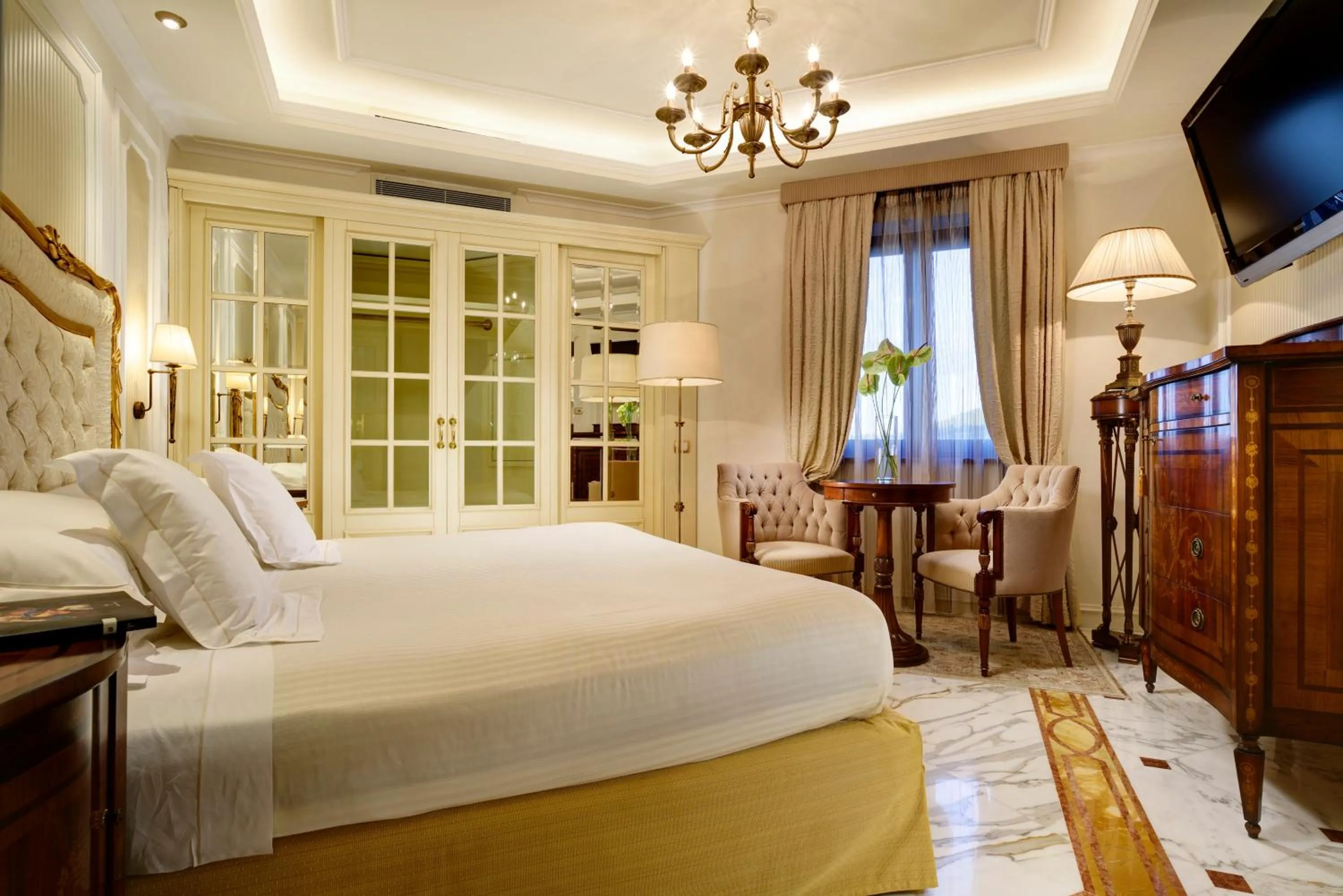 Photo of the whole room, Bed in Mercure Petriolo Siena Terme Spa Hotel