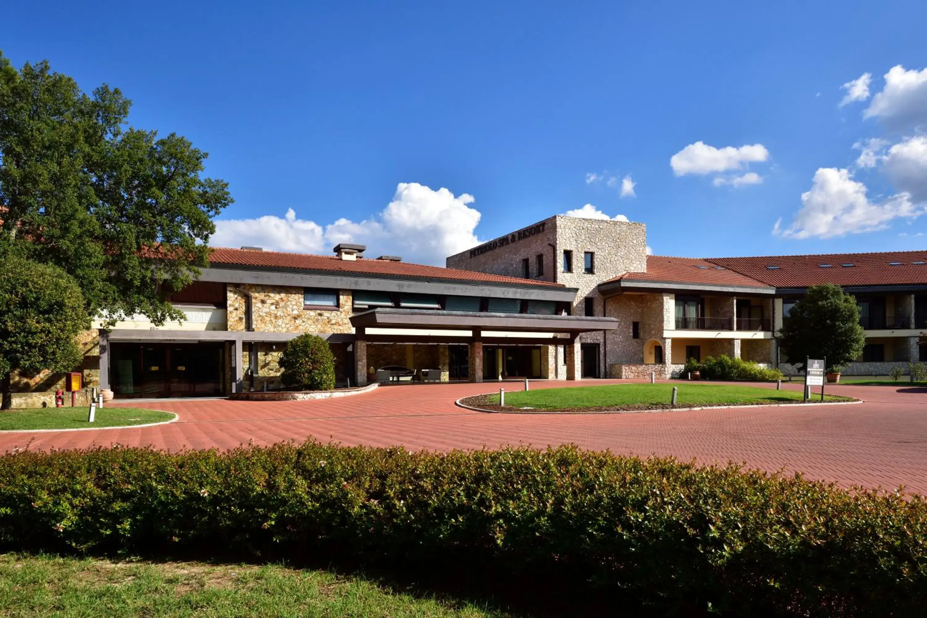 Facade/entrance in Mercure Petriolo Siena Terme Spa Hotel Facade/entrance in Mercure Petriolo Siena Terme Spa Hotel