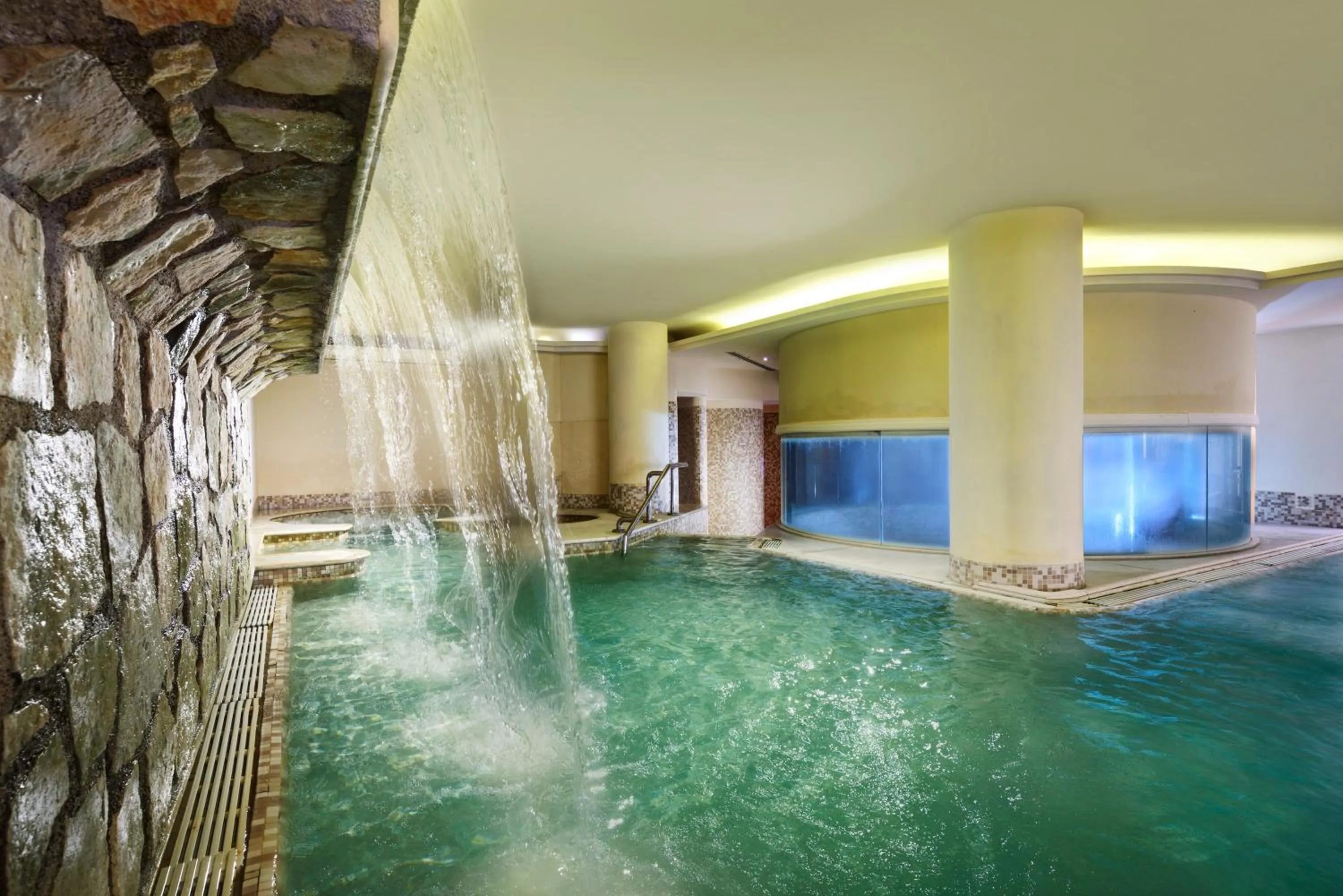Swimming pool in Mercure Petriolo Siena Terme Spa Hotel