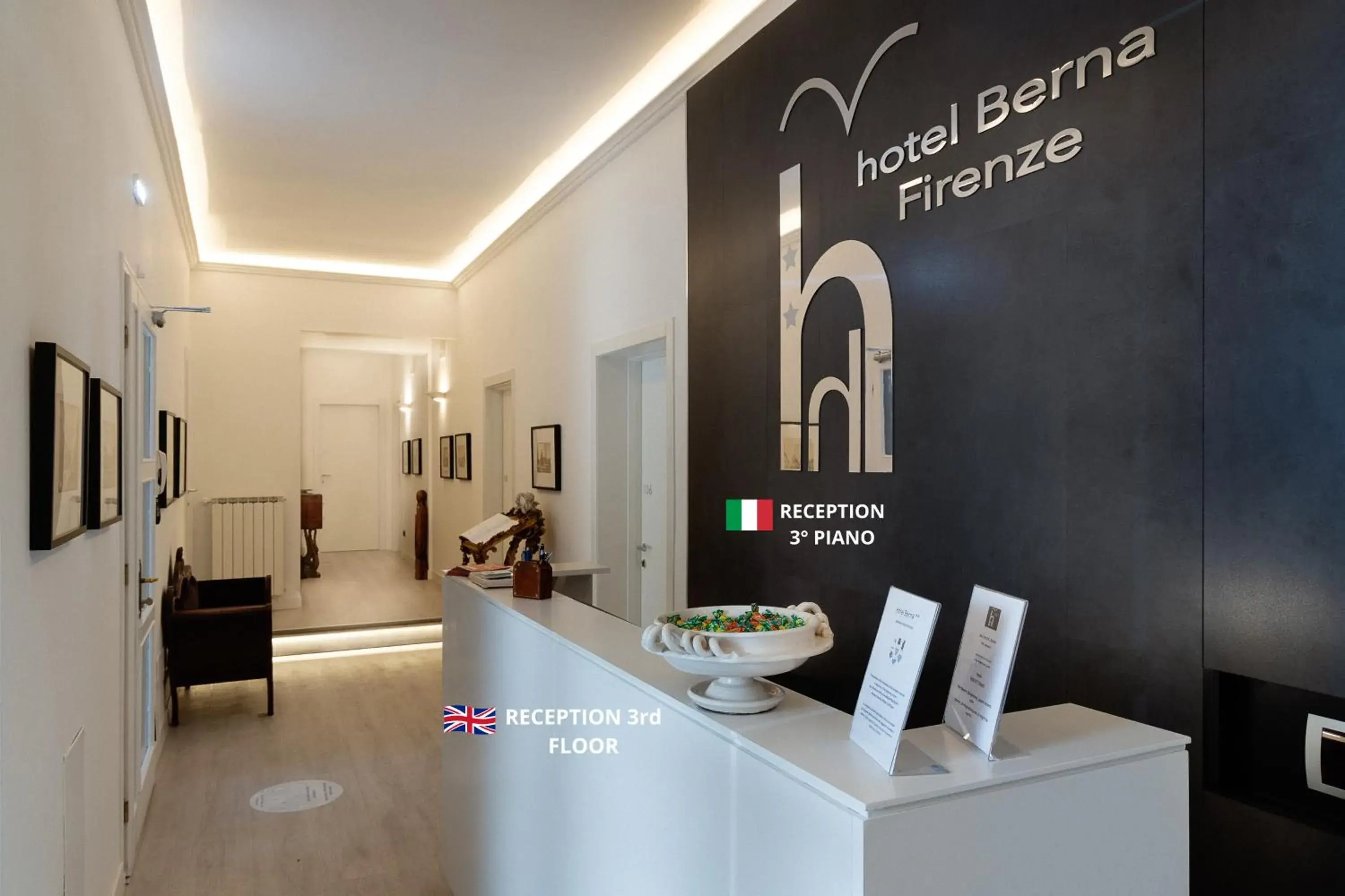 Lobby or reception in Hotel Berna Lobby or reception in Hotel Berna