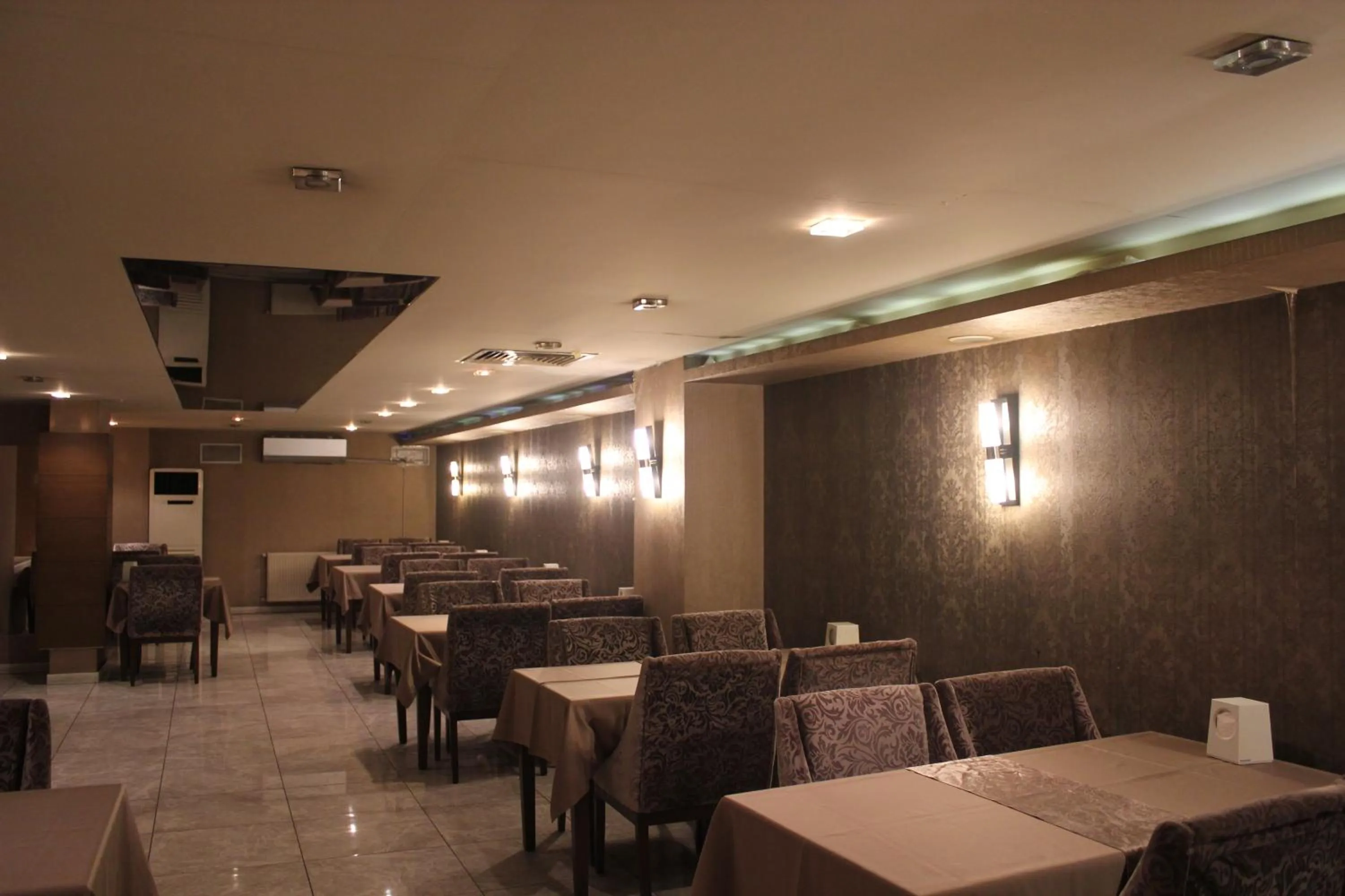 Restaurant/places to eat in New Akçaabat Hotel