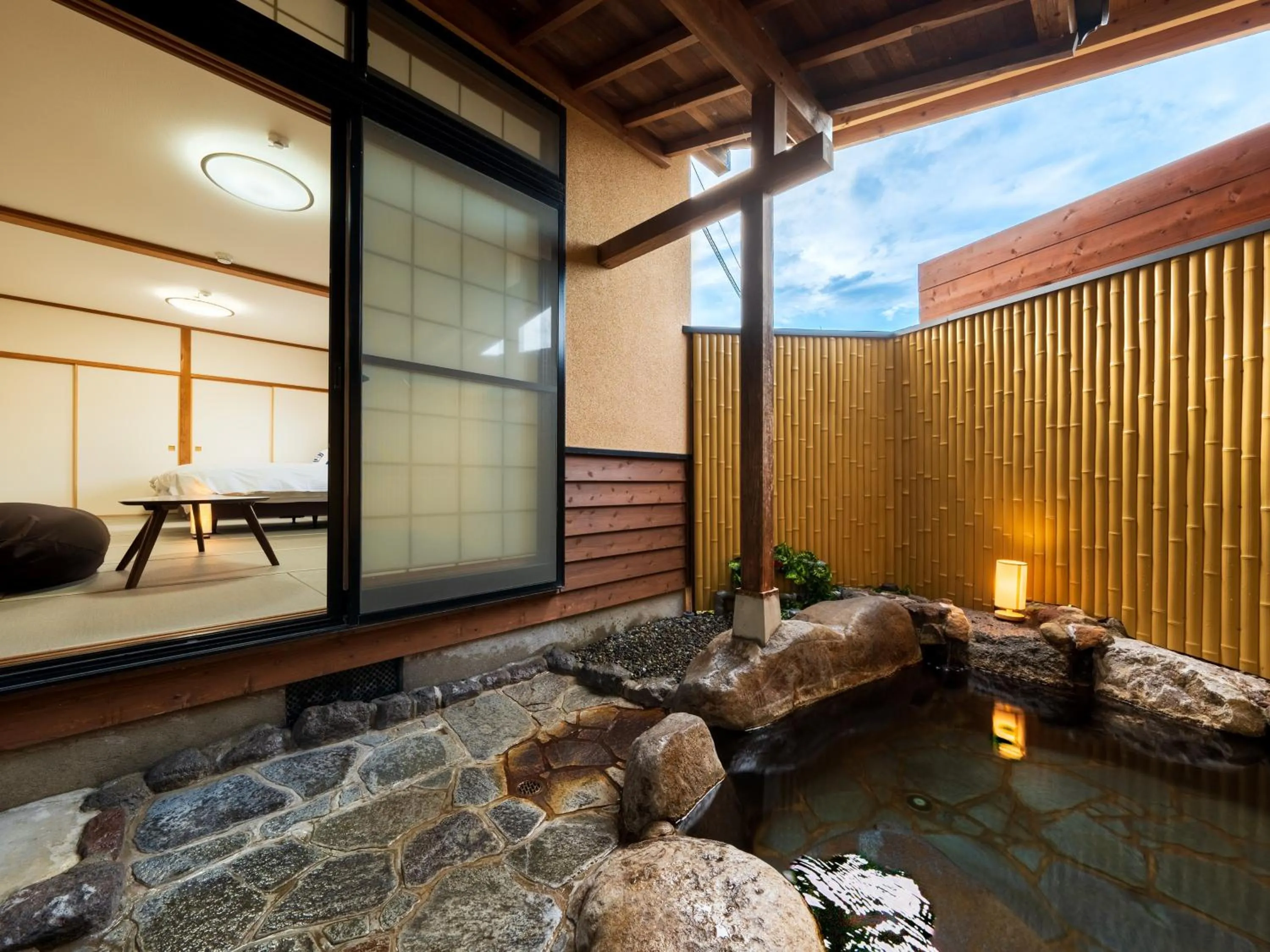 Open Air Bath in Yufuin Hanarenoyado Yukagetsu