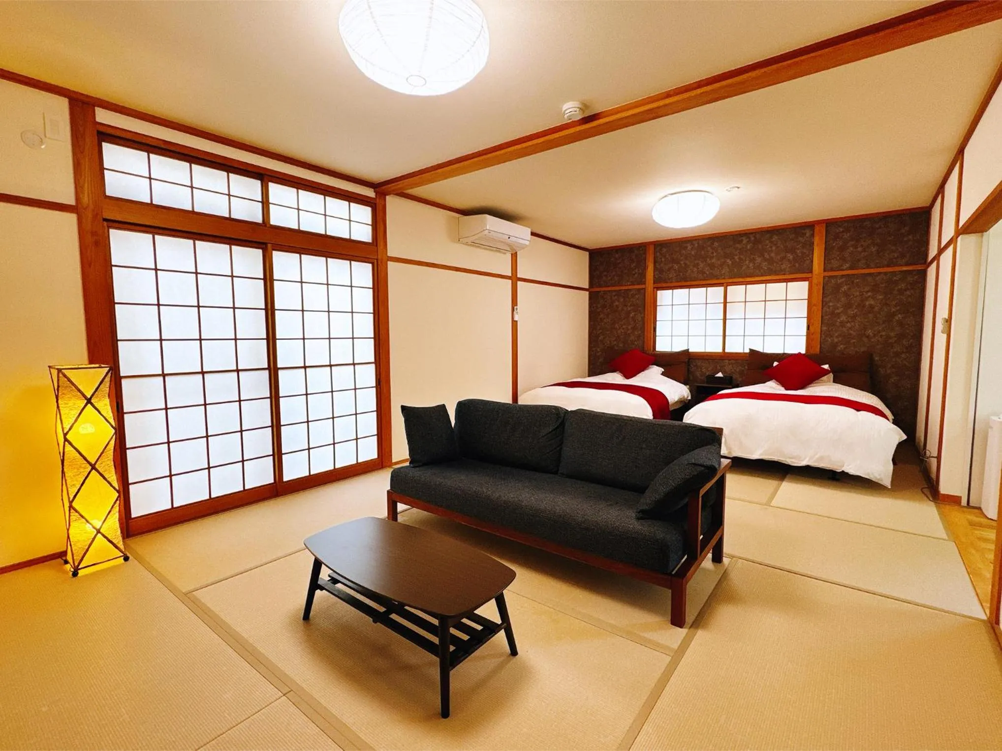 Photo of the whole room, Bed in Yufuin Hanarenoyado Yukagetsu