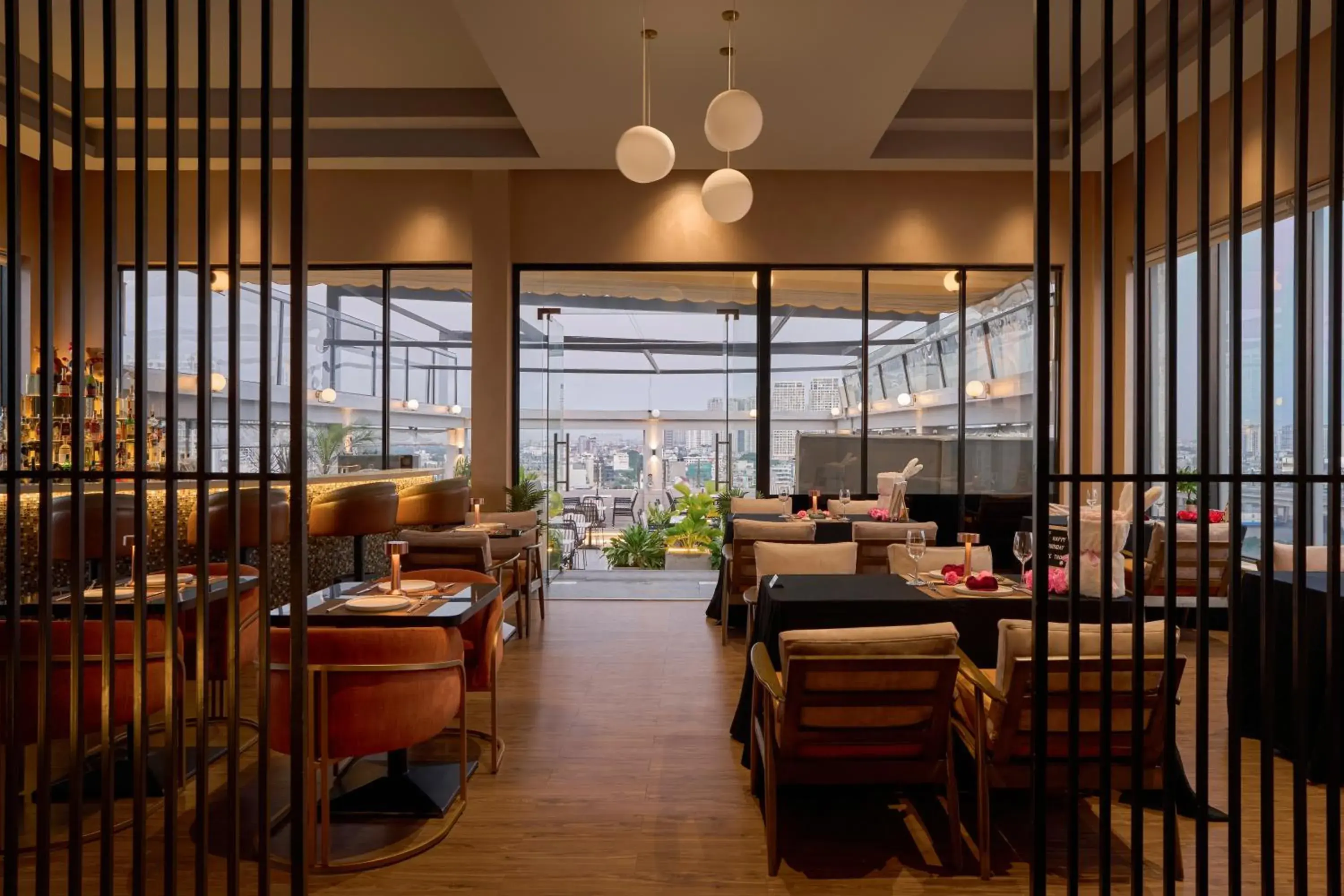 Restaurant/places to eat in Oakwood Hotel & Apartments Saigon Restaurant/places to eat in Oakwood Hotel & Apartments Saigon