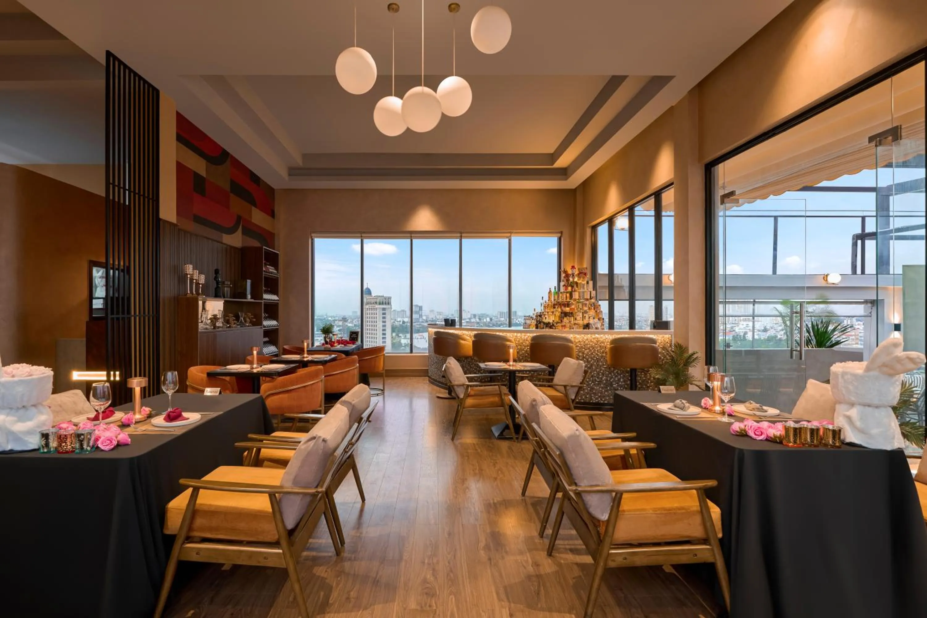 Restaurant/places to eat in Oakwood Hotel & Apartments Saigon