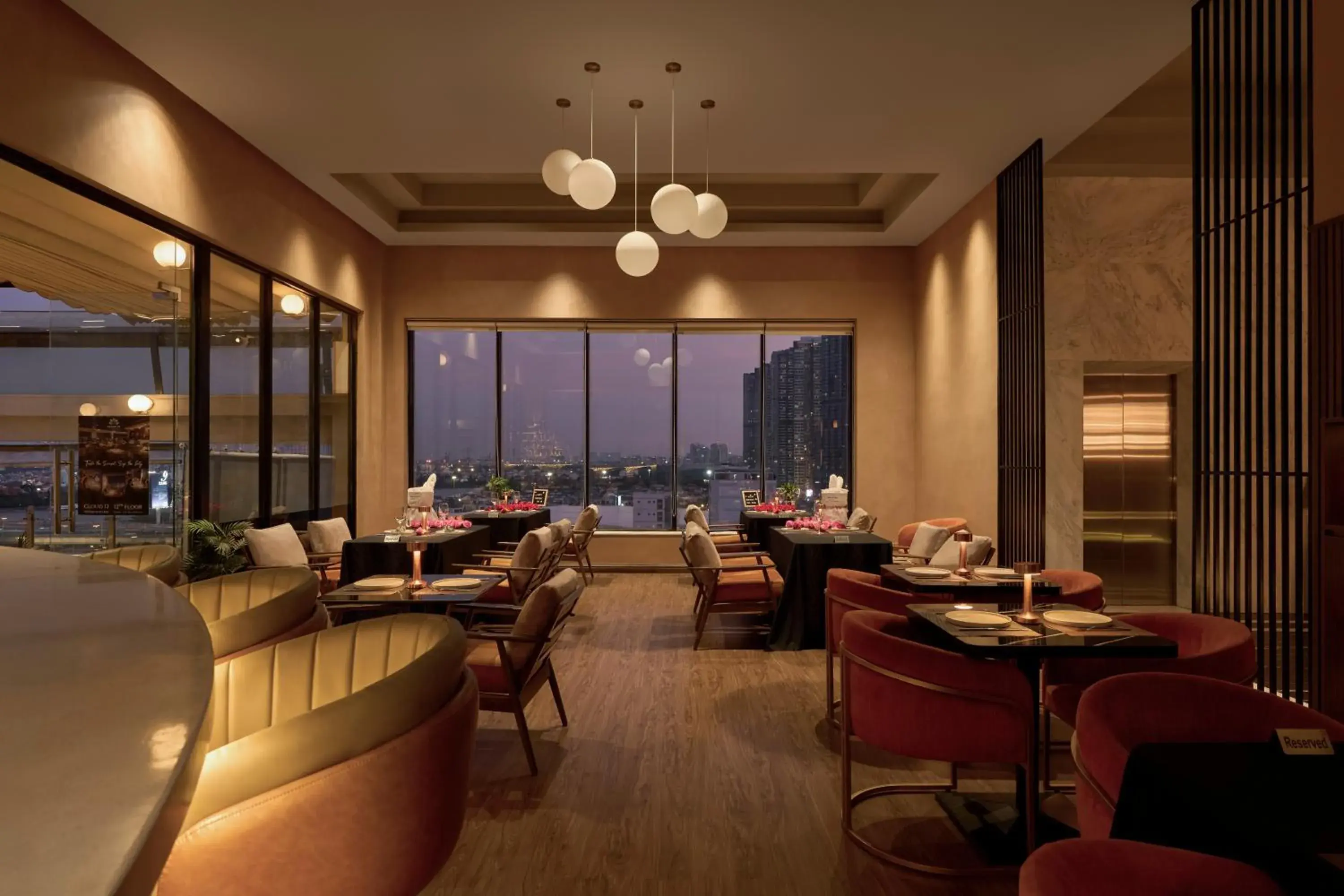 Restaurant/places to eat in Oakwood Hotel & Apartments Saigon Restaurant/places to eat in Oakwood Hotel & Apartments Saigon