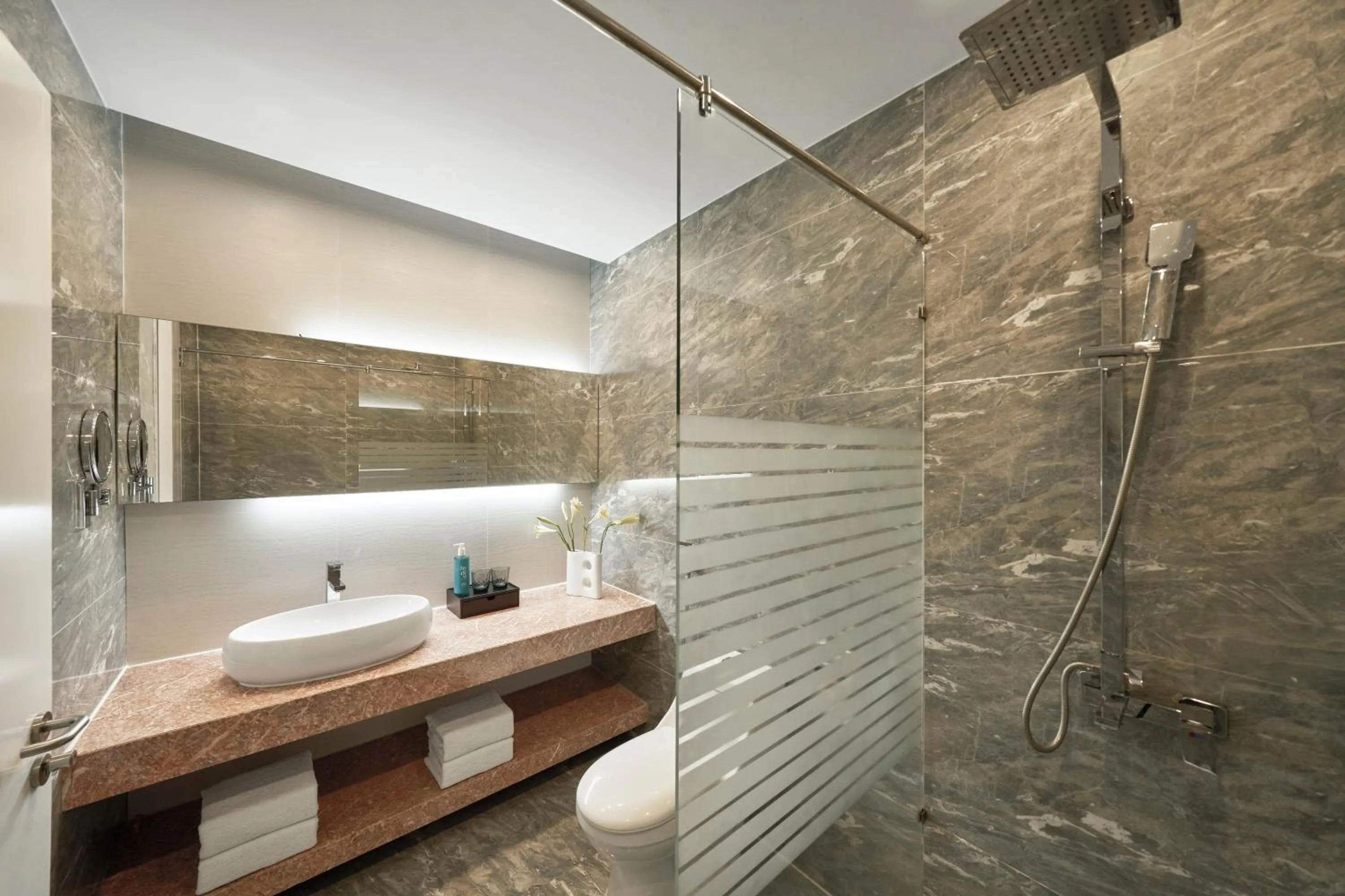 Shower in Oakwood Hotel & Apartments Saigon