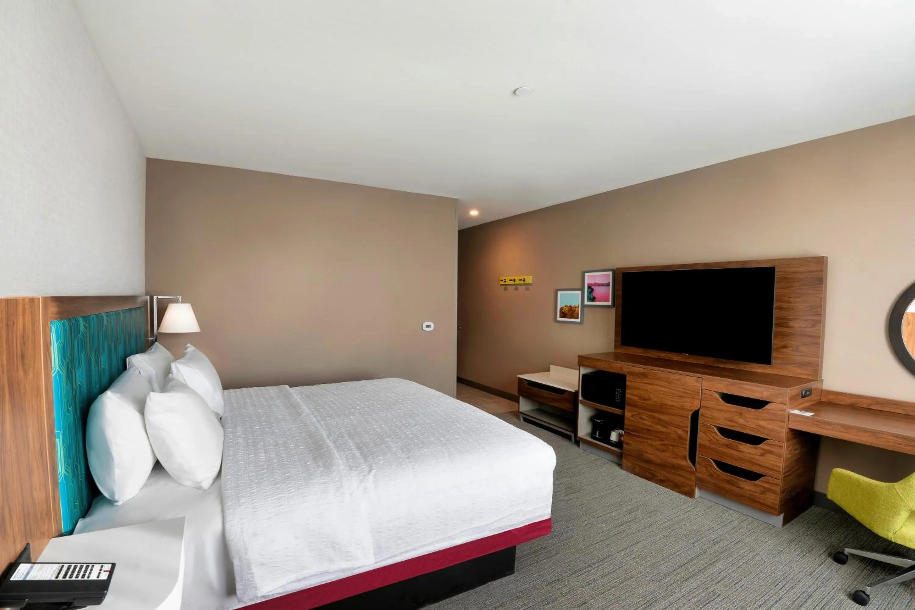 Bed in Hampton Inn Needles