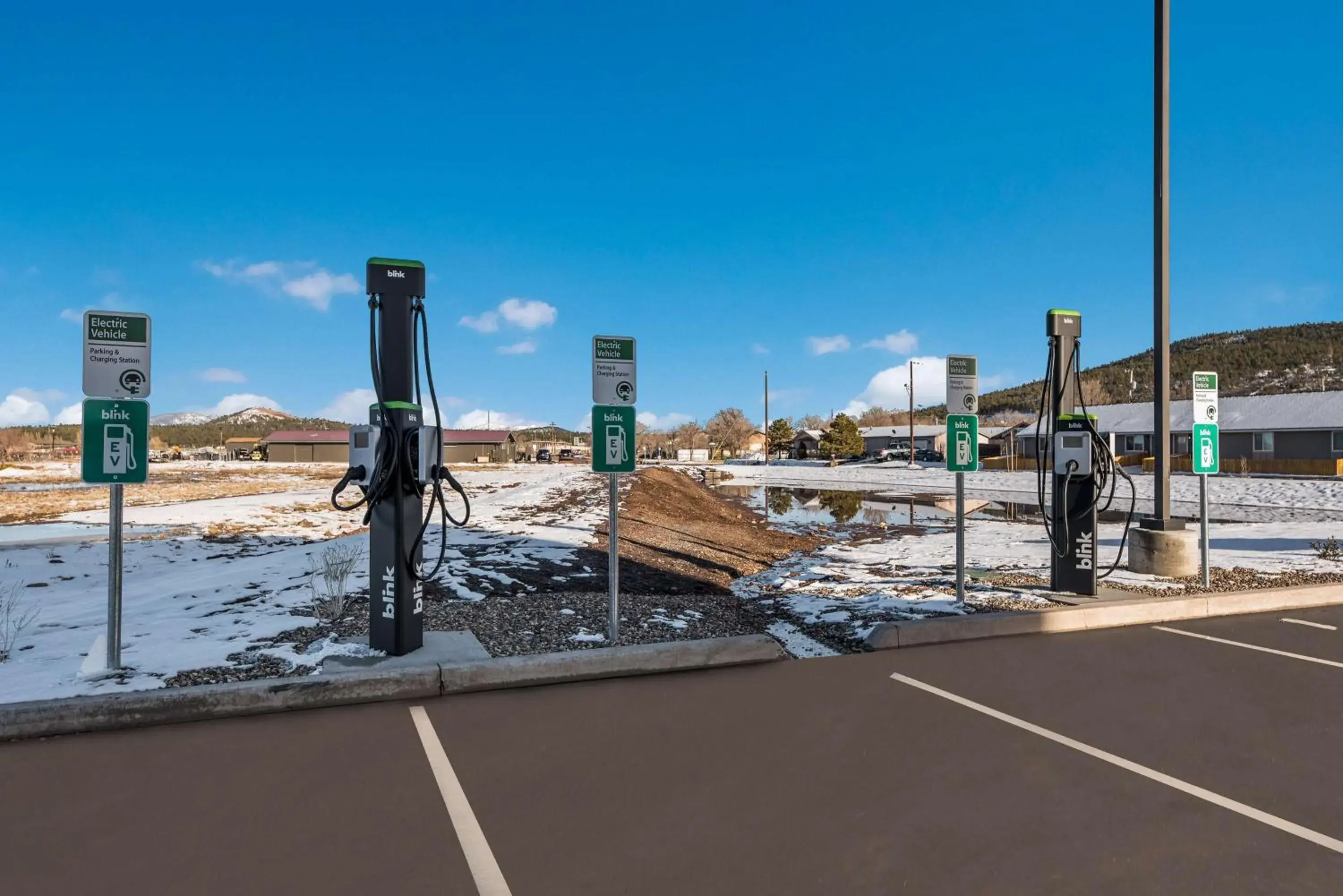 Property building in Hampton Inn By Hilton Williams Property building in Hampton Inn By Hilton Williams