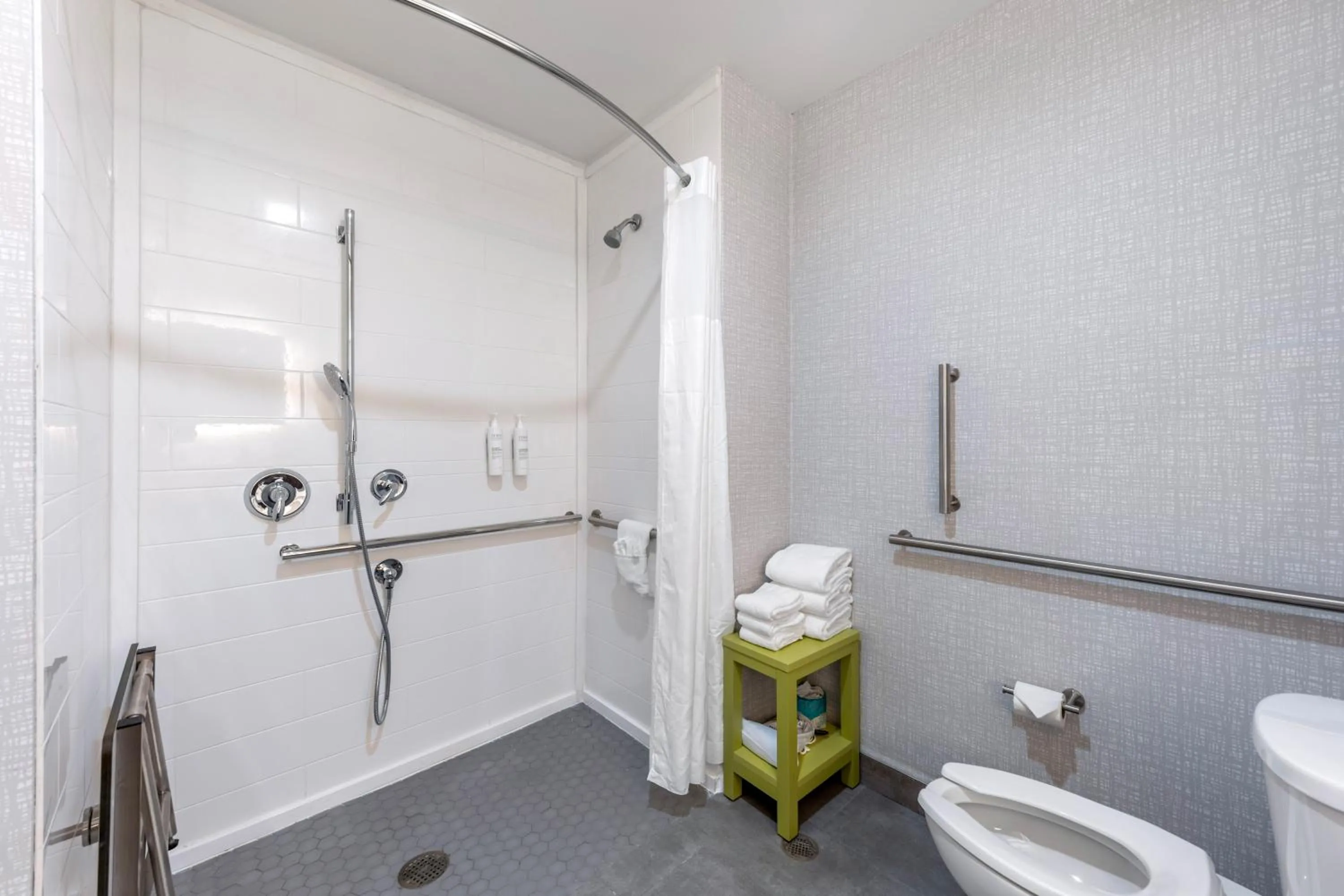 Shower in Hampton Inn Harker Heights