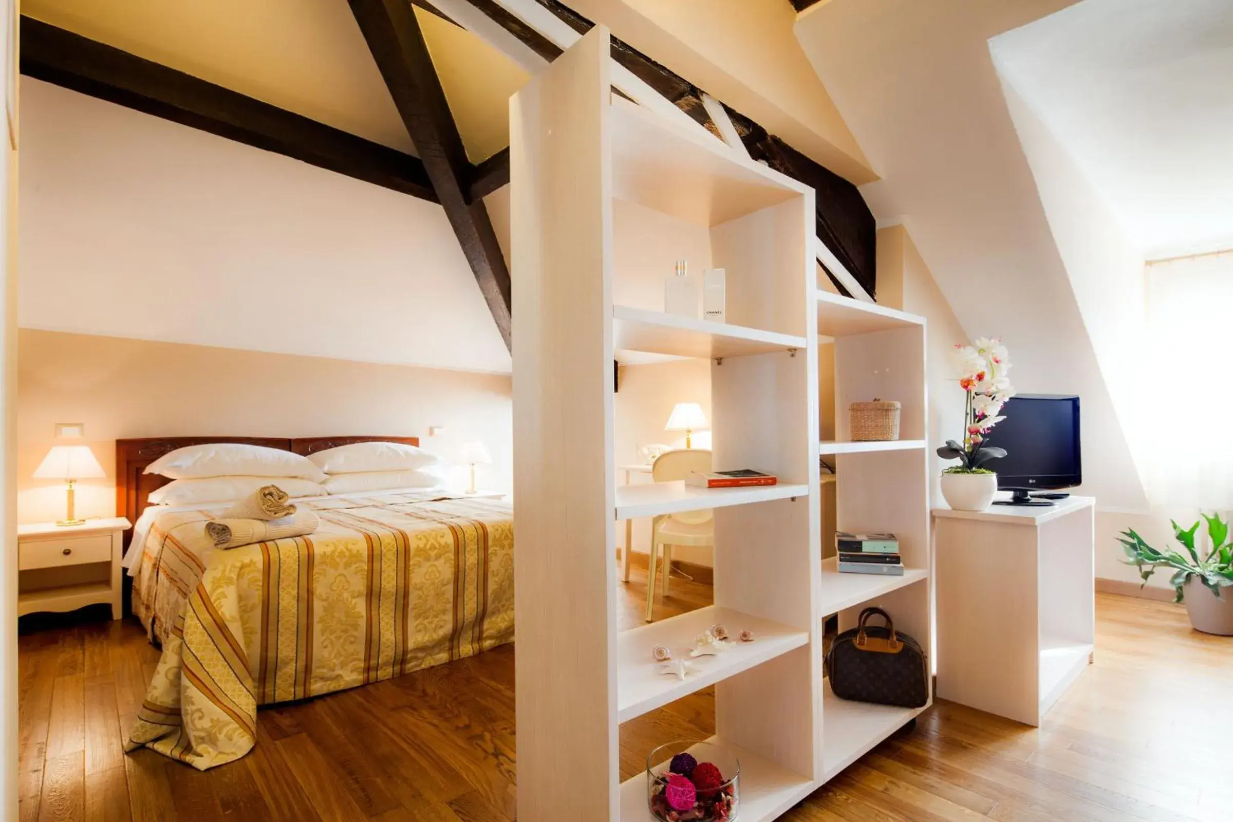 Photo of the whole room, Bed in Villa Sylva & Spa Photo of the whole room, Bed in Villa Sylva & Spa