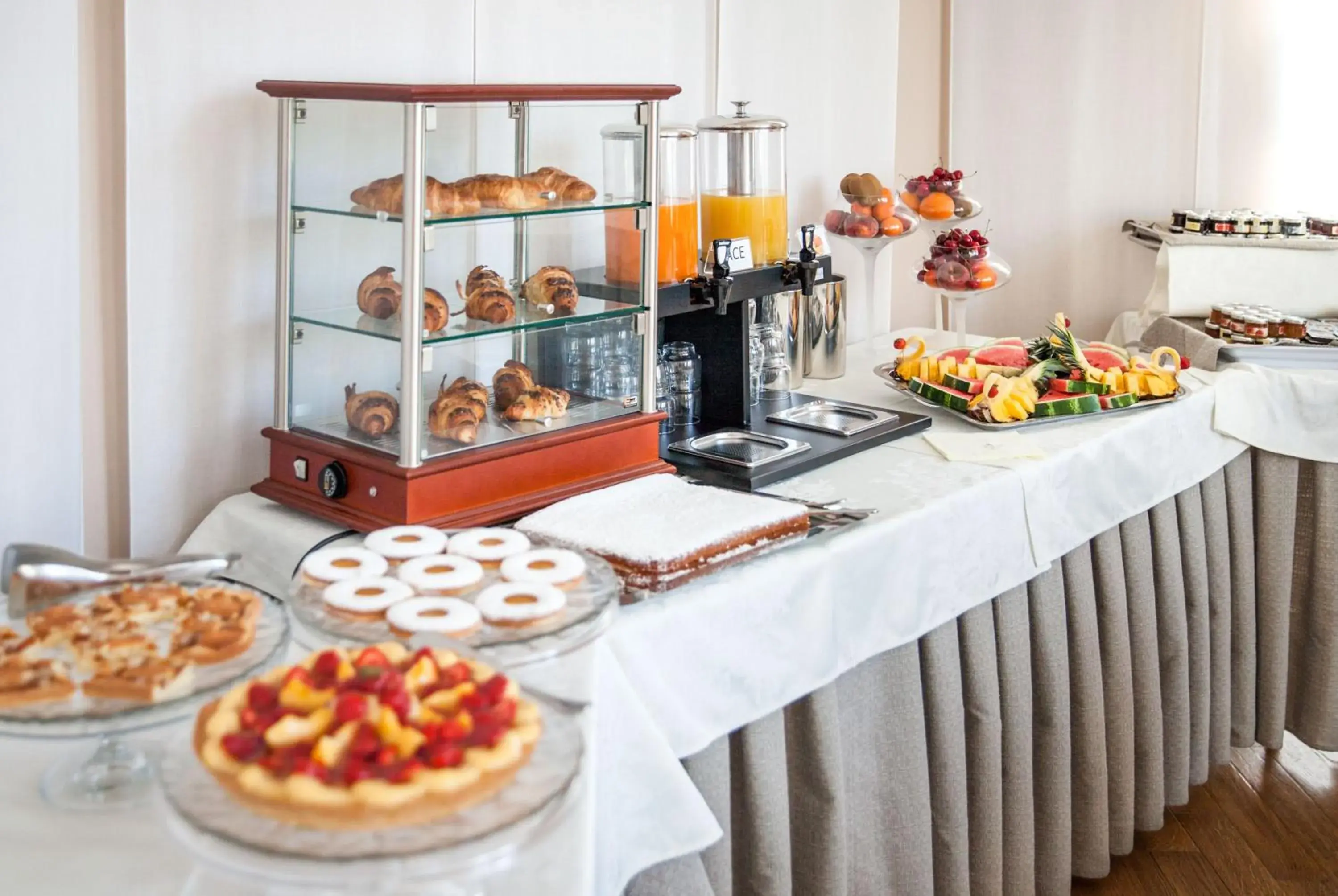 Buffet breakfast in Villa Sylva & Spa Buffet breakfast in Villa Sylva & Spa