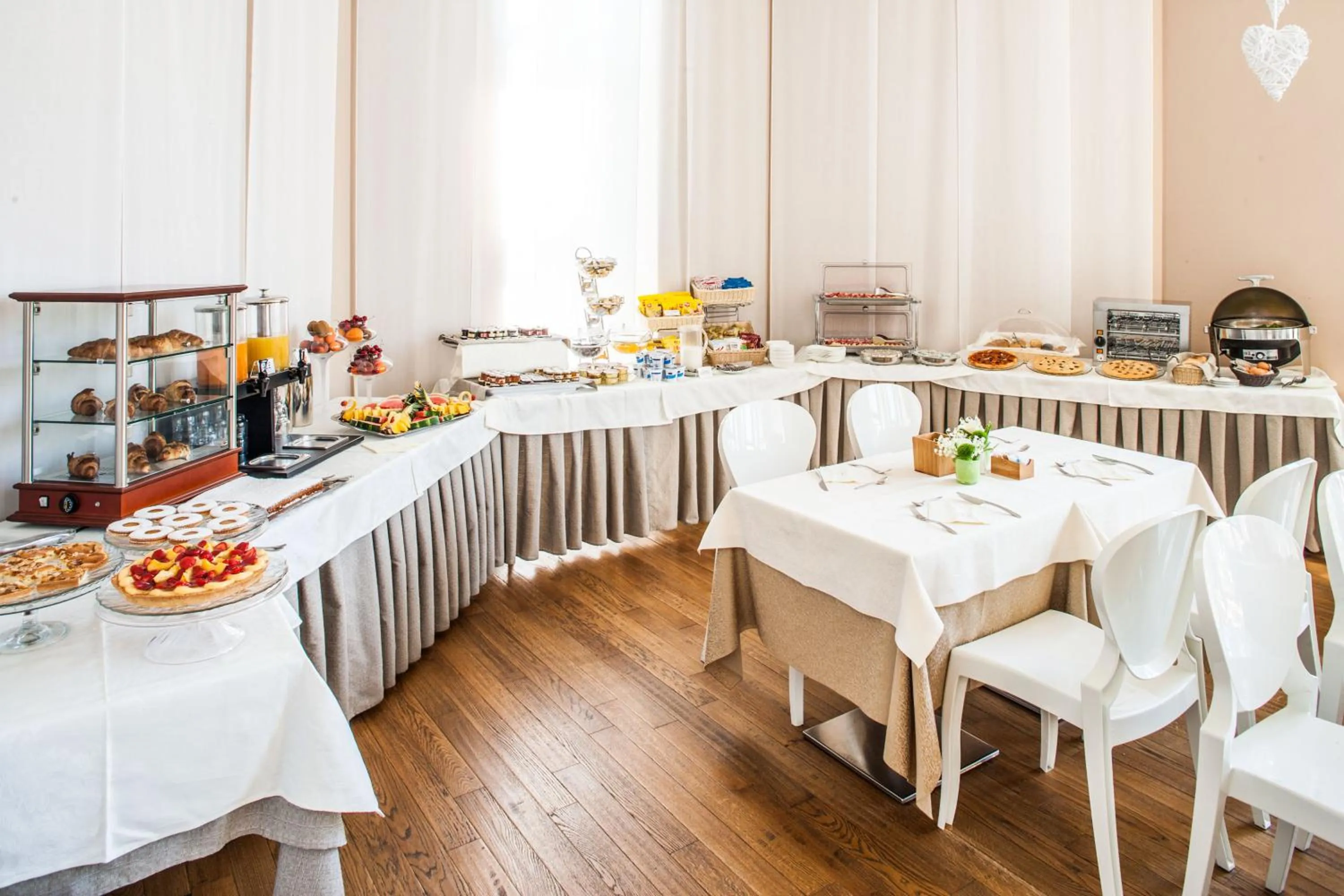 Buffet breakfast in Villa Sylva & Spa