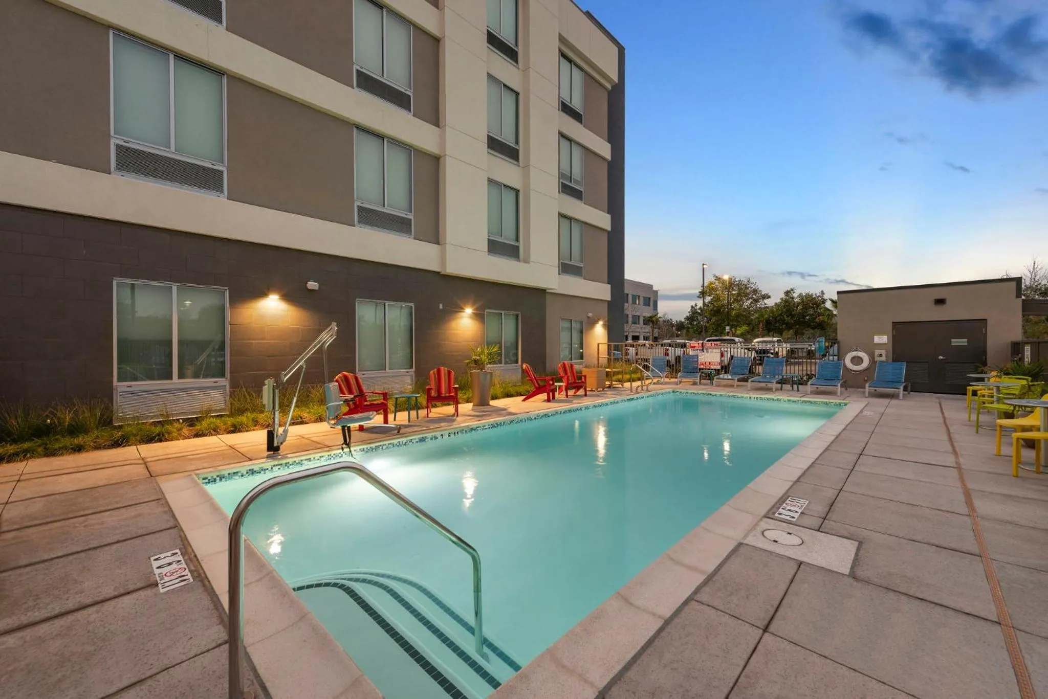 Swimming pool in Home2 Suites By Hilton San Bernardino